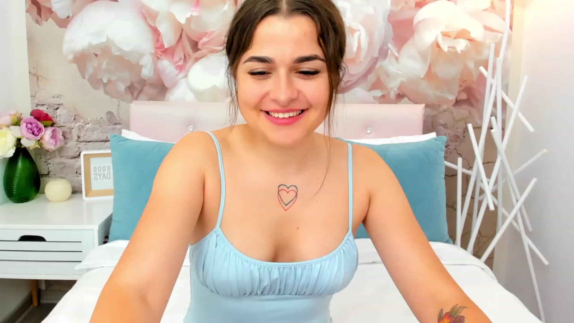 Gallery image thumbnail from CrystalXX's myfreecams stream on, 06/04/2023, 13:33 image 16 of 20