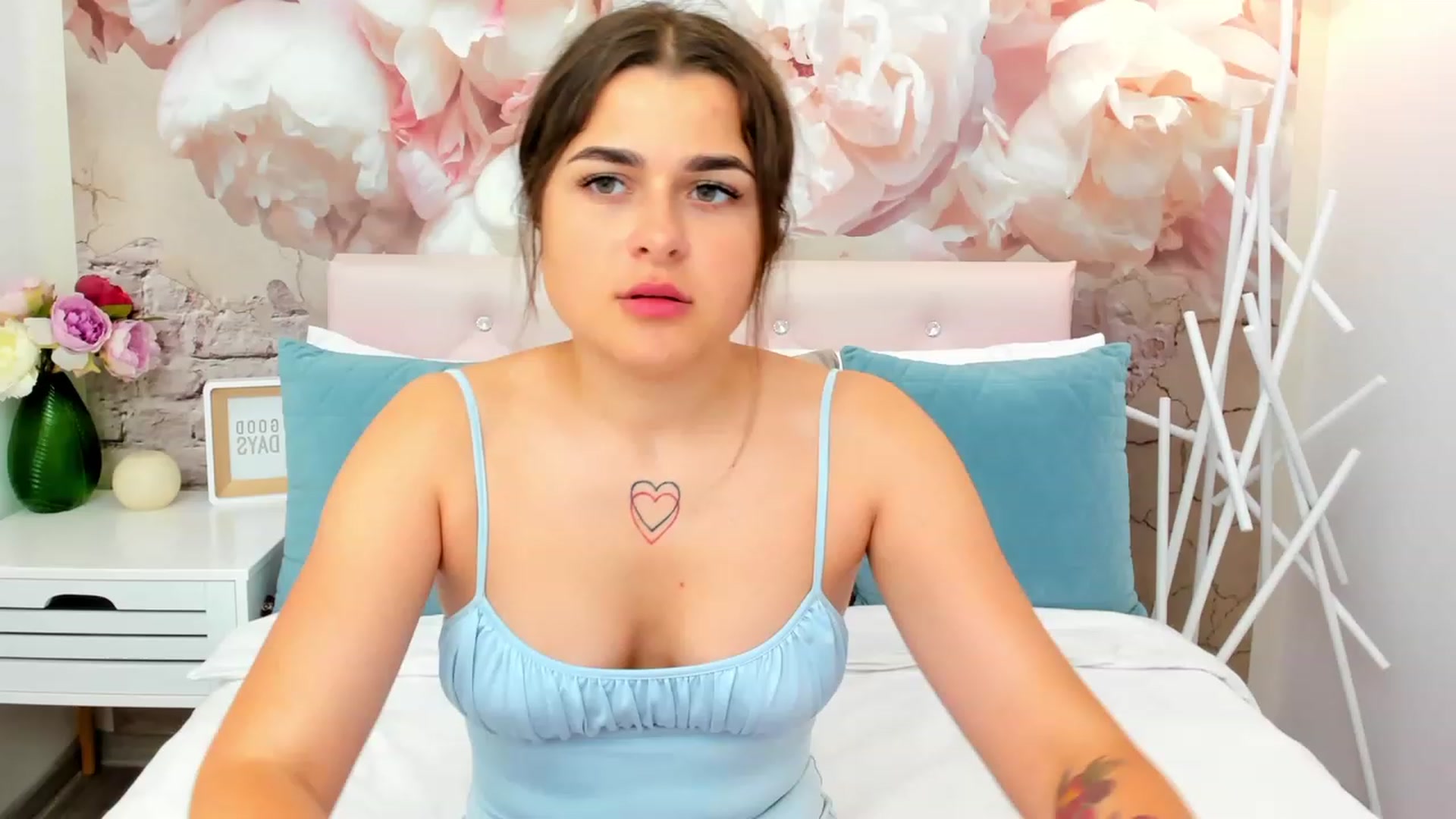 Gallery image thumbnail from CrystalXX's myfreecams stream on, 06/04/2023, 13:33 image 20 of 20