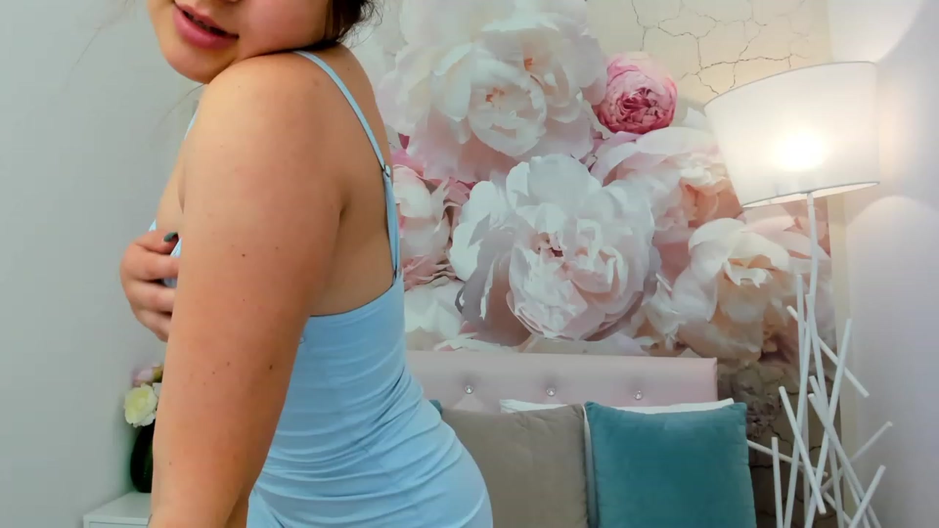 Gallery image thumbnail from CrystalXX's myfreecams stream on, 06/04/2023, 14:32 image 11 of 20