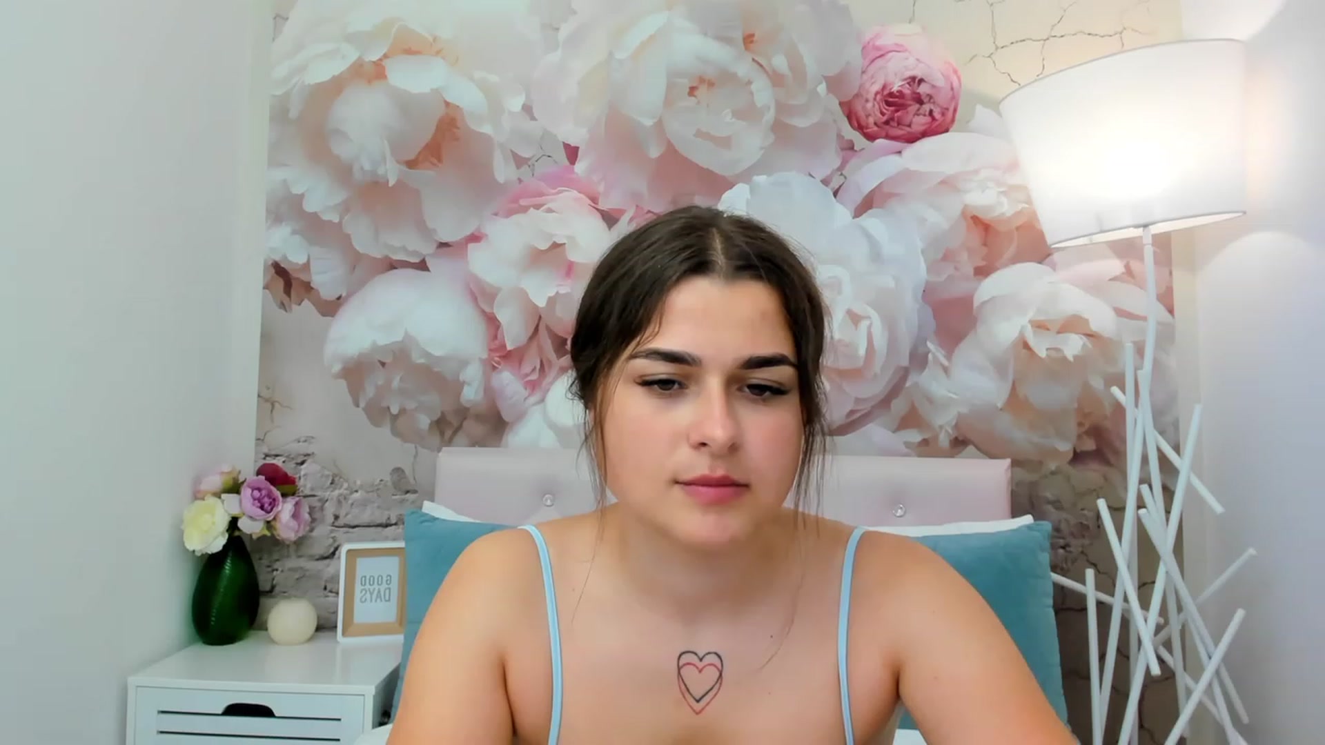 Gallery image thumbnail from CrystalXX's myfreecams stream on, 06/04/2023, 14:32 image 12 of 20