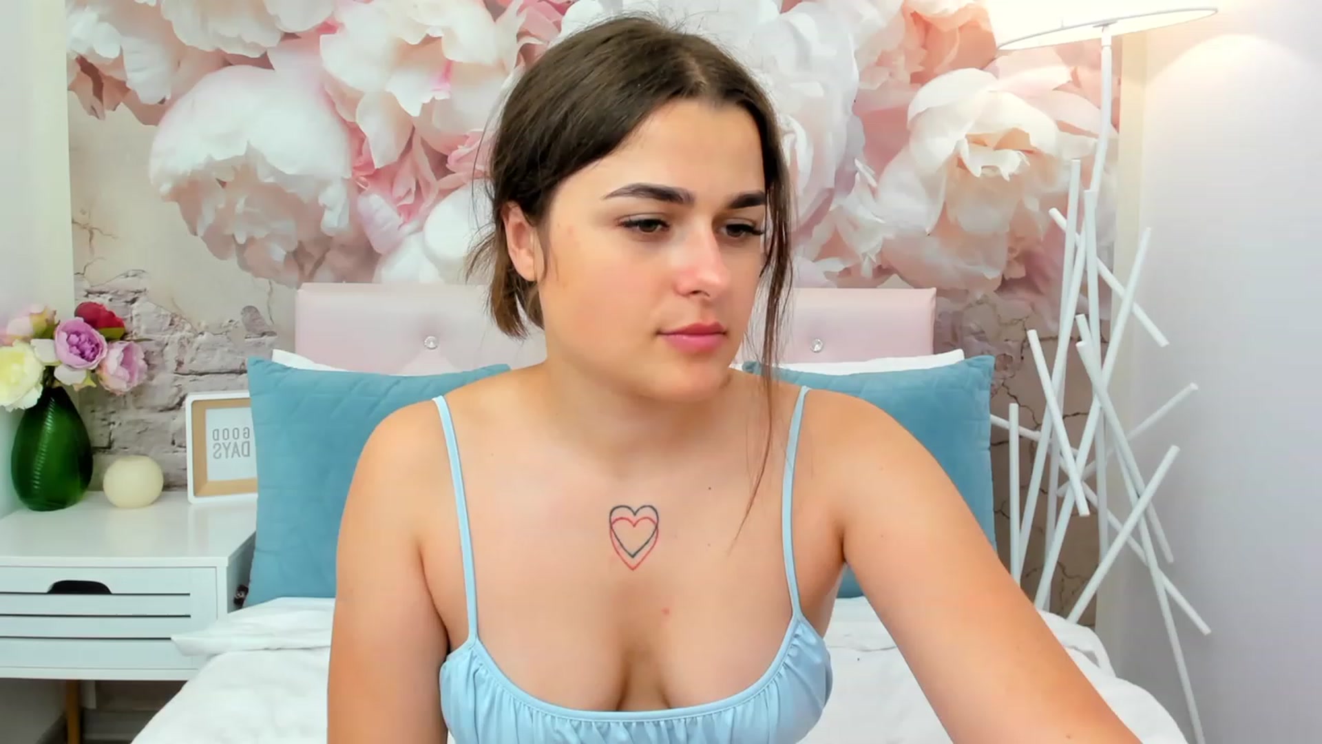 Gallery image thumbnail from CrystalXX's myfreecams stream on, 06/04/2023, 15:31 image 2 of 20