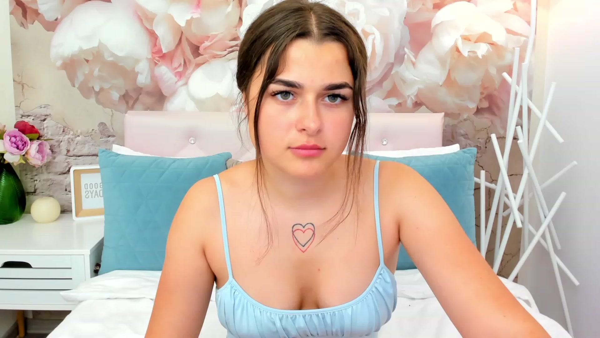 Gallery image thumbnail from CrystalXX's myfreecams stream on, 06/04/2023, 16:28 image 16 of 20