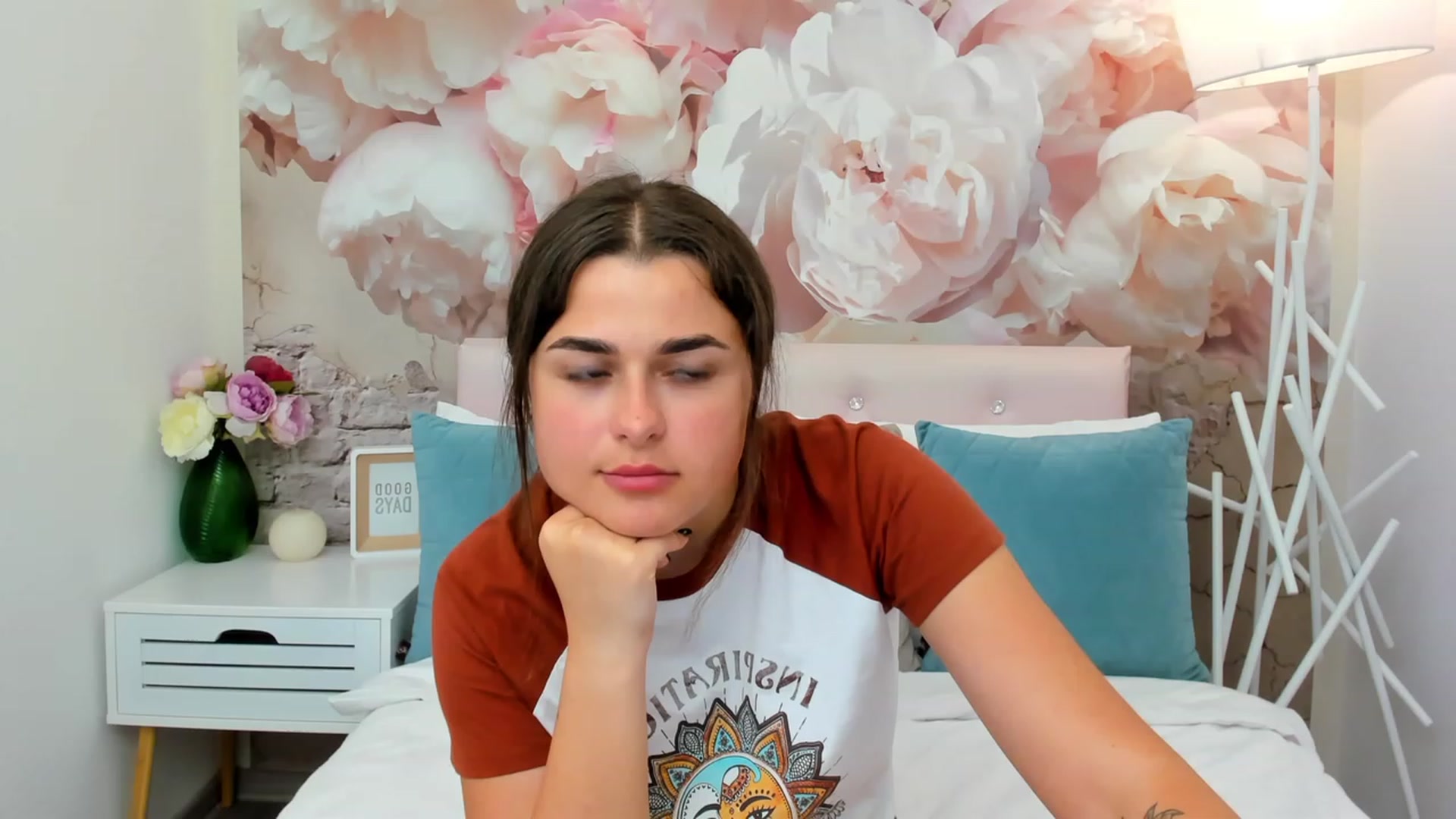 Gallery image thumbnail from CrystalXX's myfreecams stream on, 06/04/2023, 19:00 image 9 of 20