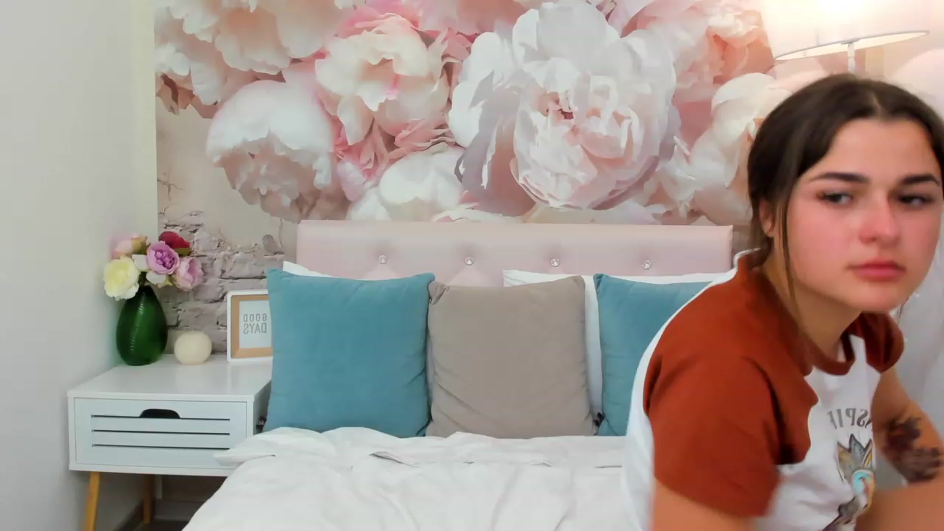 Gallery image thumbnail from CrystalXX's myfreecams stream on, 06/04/2023, 19:00 image 1 of 20