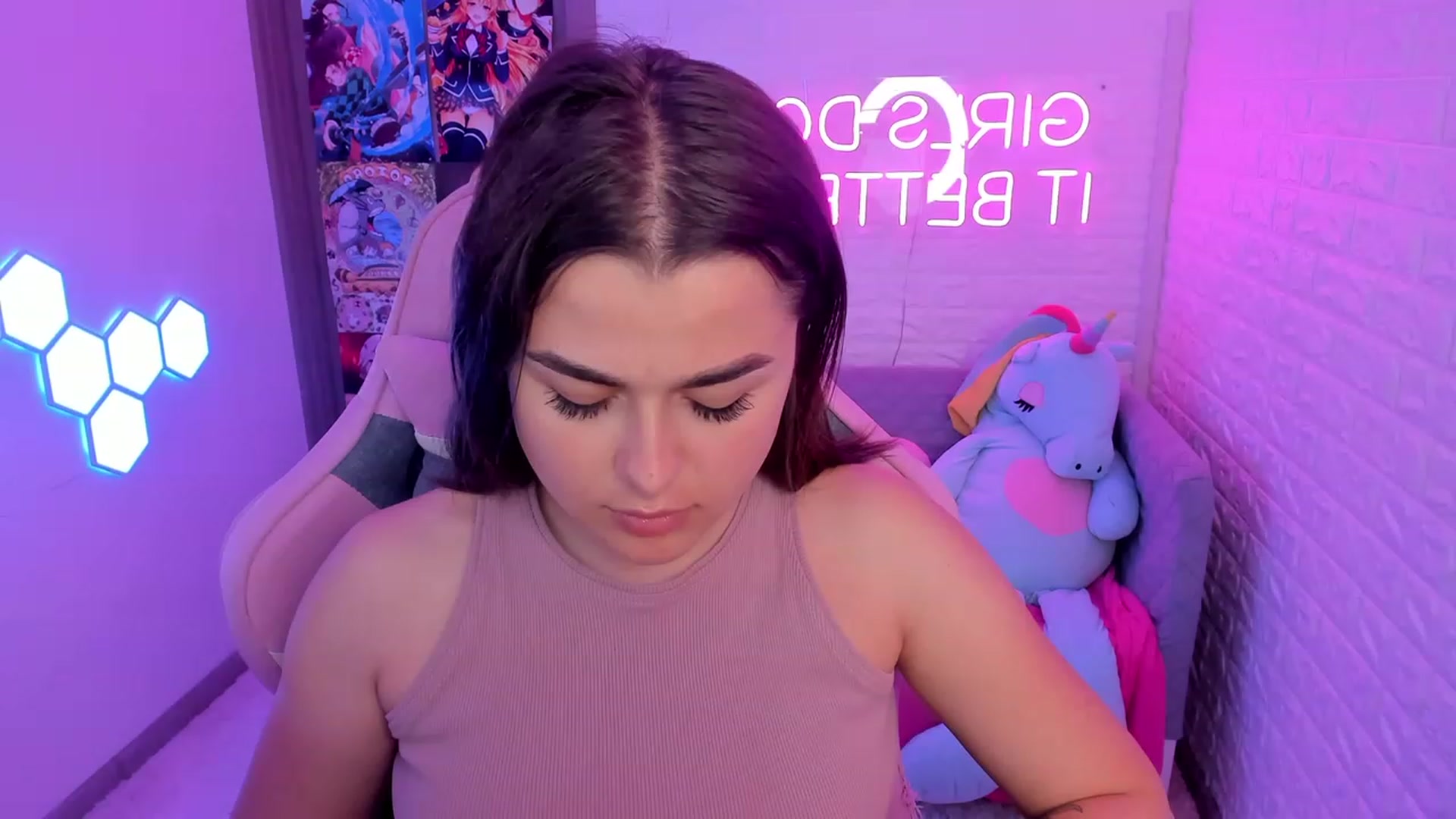 Gallery image thumbnail from CrystalXX's myfreecams stream on, 06/08/2023, 20:16 image 13 of 20