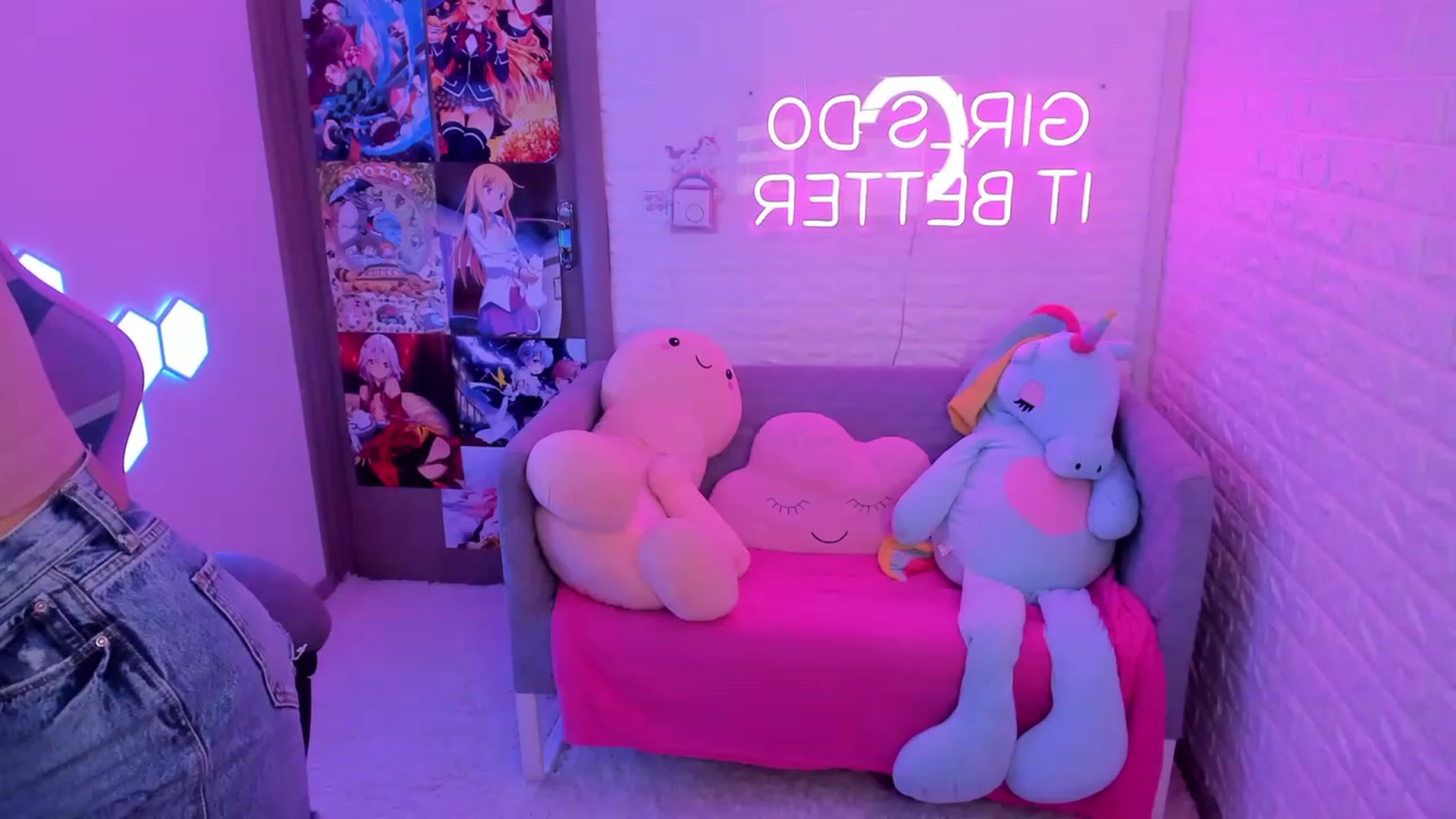 Gallery image thumbnail from CrystalXX's myfreecams stream on, 06/08/2023, 20:16 image 18 of 20