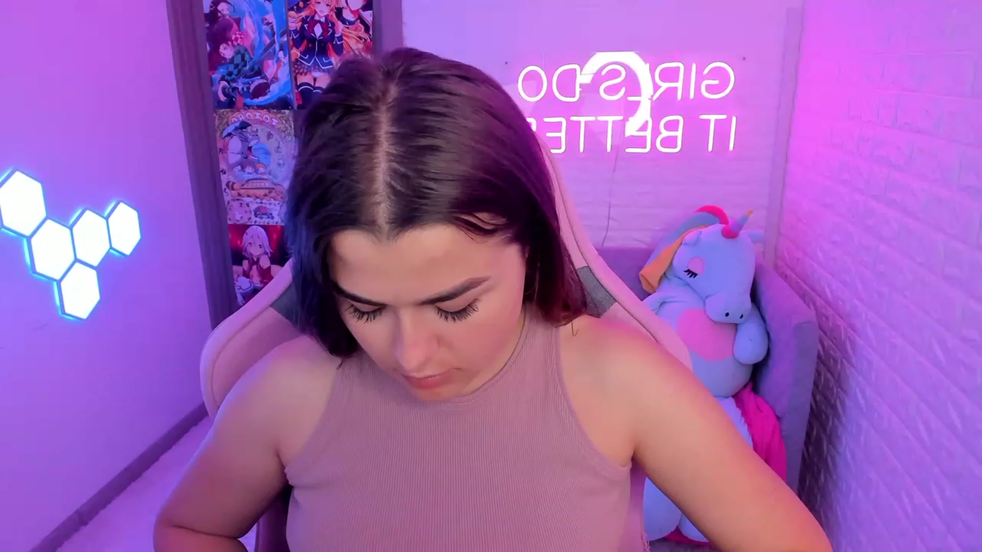 Gallery image thumbnail from CrystalXX's myfreecams stream on, 06/08/2023, 20:16 image 10 of 20