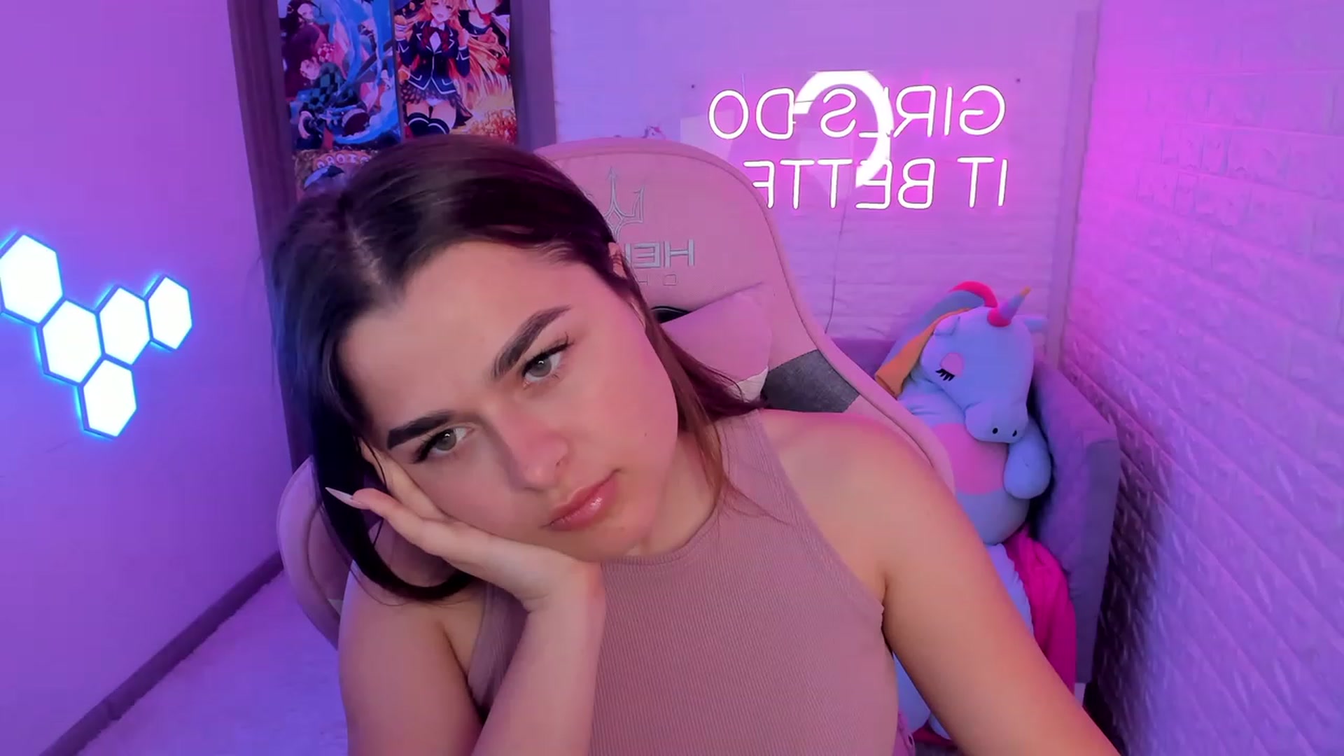 Gallery image thumbnail from CrystalXX's myfreecams stream on, 06/08/2023, 20:16 image 6 of 20