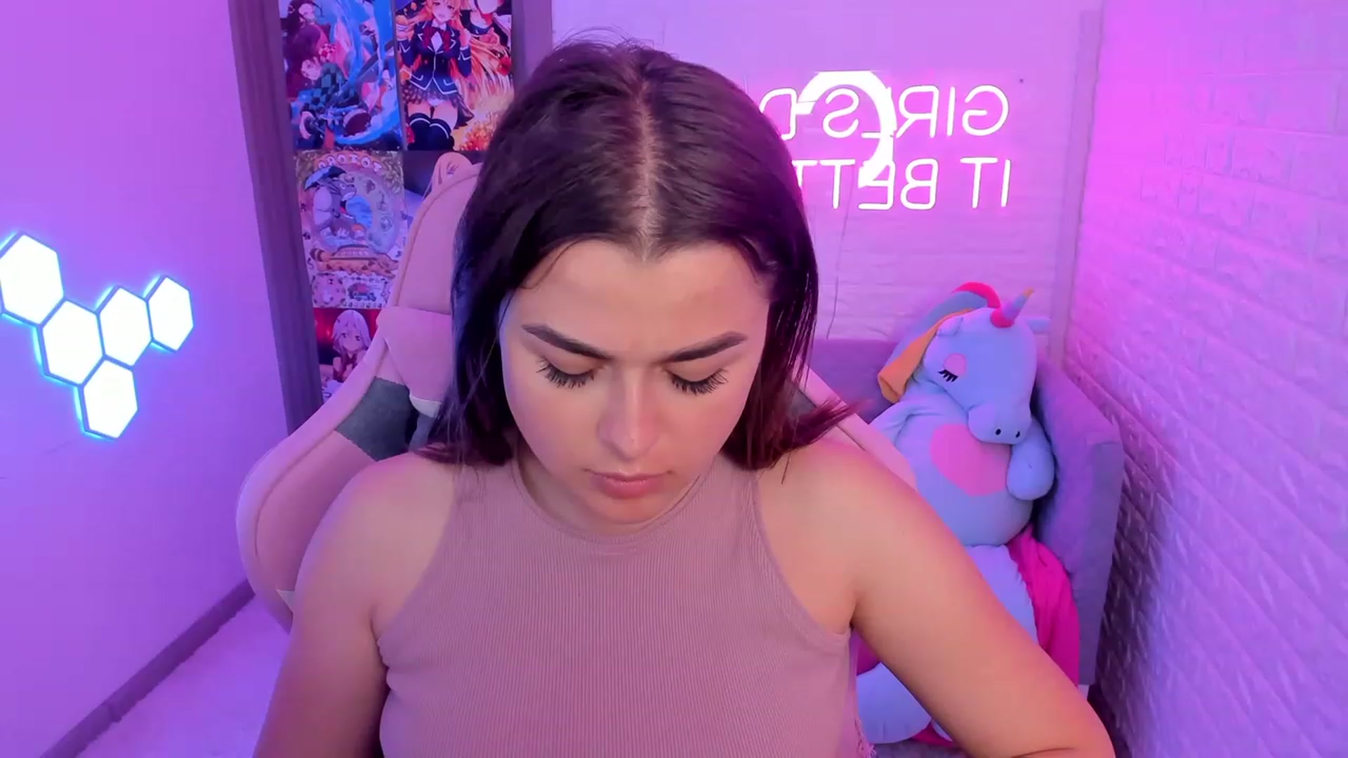 Gallery image thumbnail from CrystalXX's myfreecams stream on, 06/08/2023, 20:16 image 14 of 20