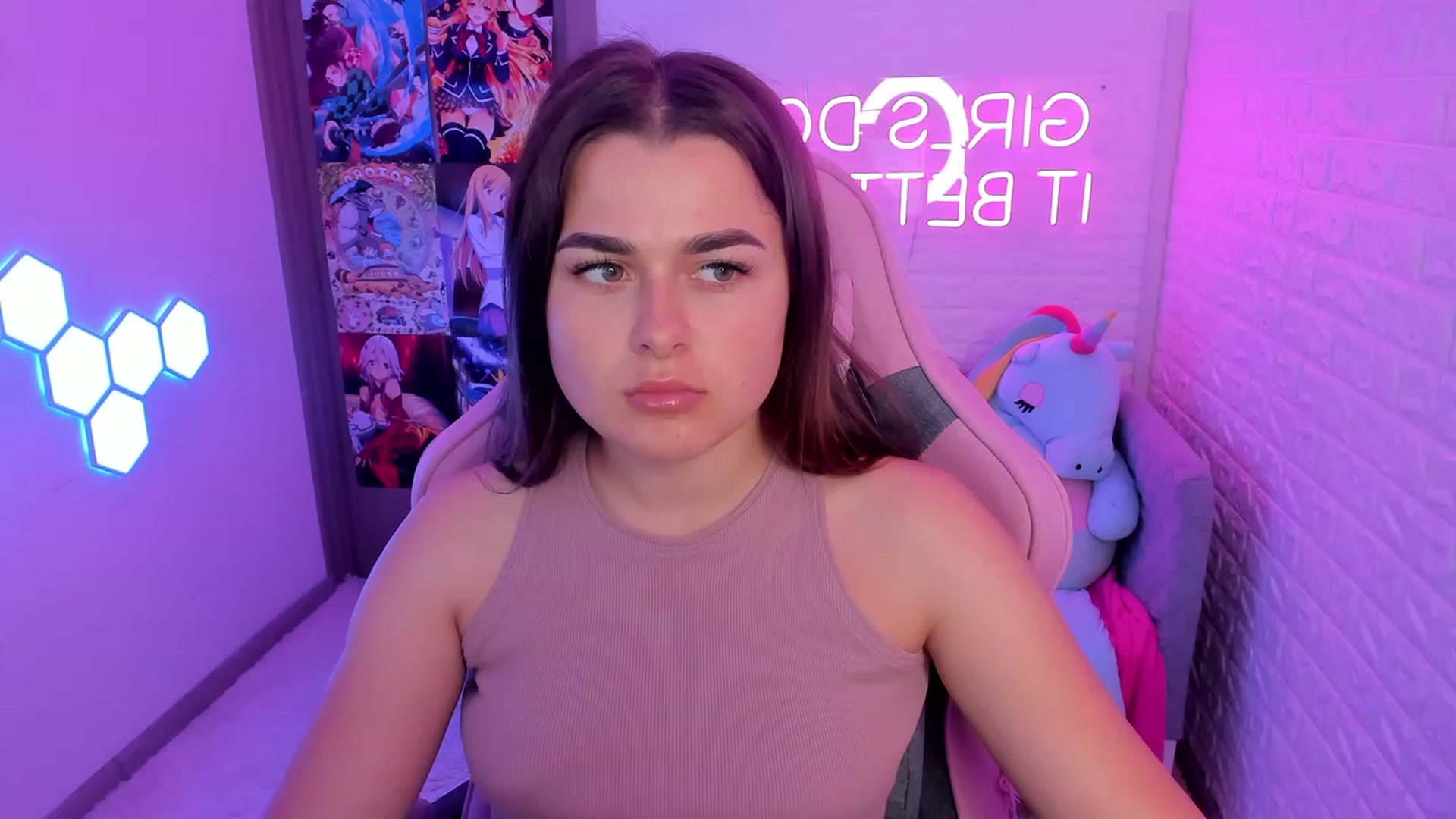 Gallery image thumbnail from CrystalXX's myfreecams stream on, 06/08/2023, 20:16 image 1 of 20