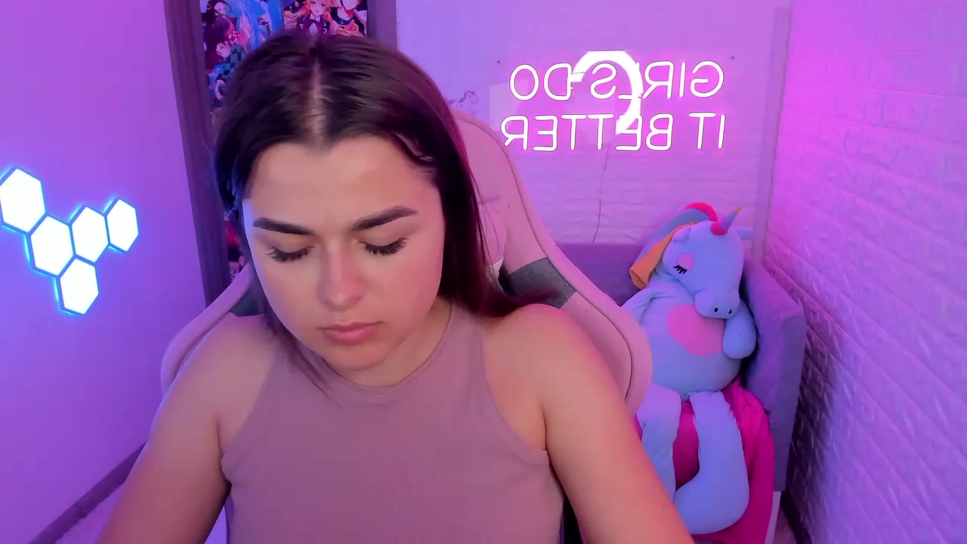 Gallery image thumbnail from CrystalXX's myfreecams stream on, 06/08/2023, 20:16 image 15 of 20