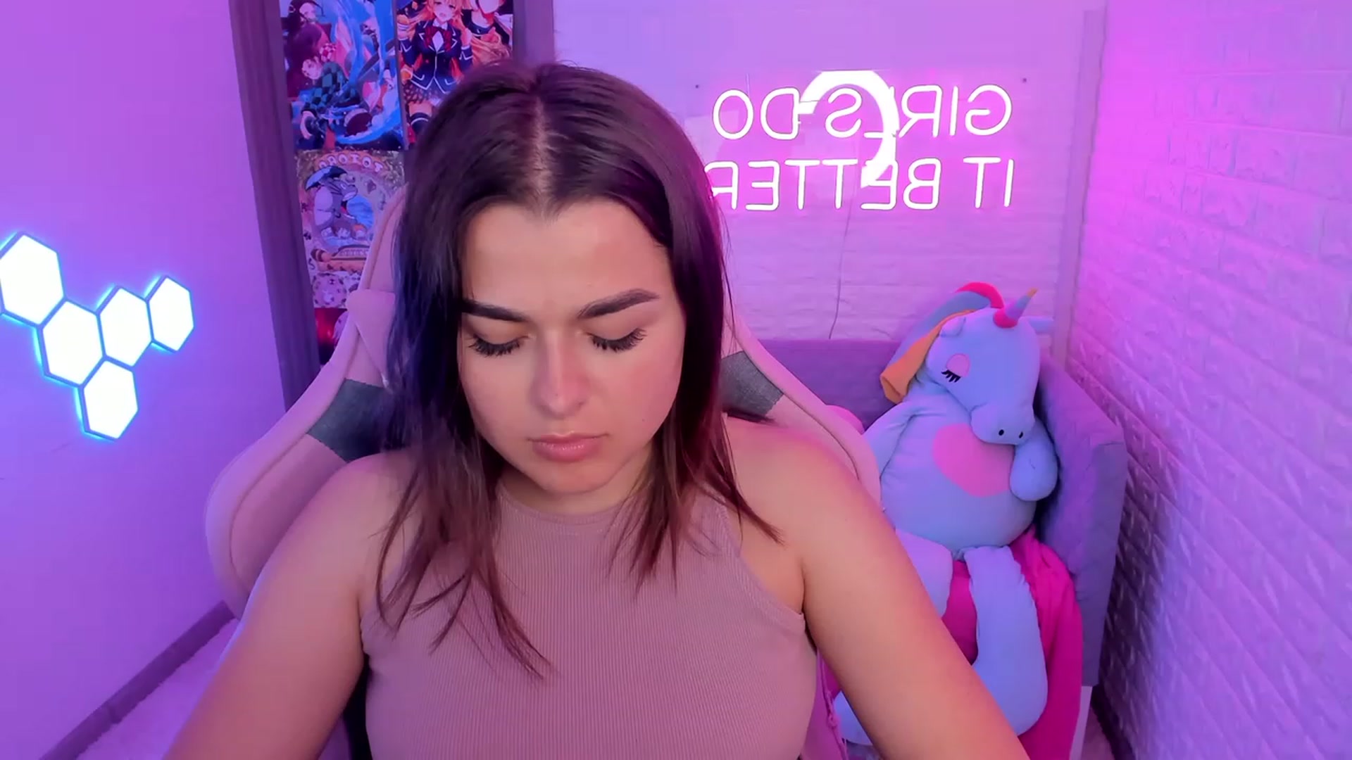 Gallery image thumbnail from CrystalXX's myfreecams stream on, 06/08/2023, 20:16 image 17 of 20