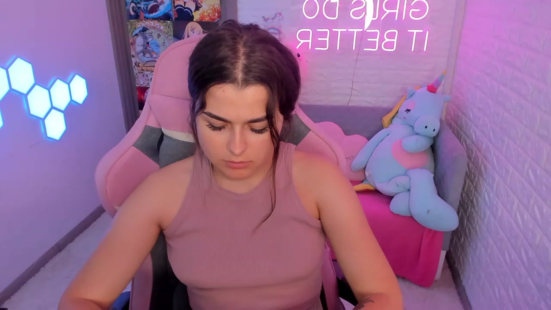 Gallery image thumbnail from CrystalXX's myfreecams stream on, 06/10/2023, 20:08 image 20 of 20