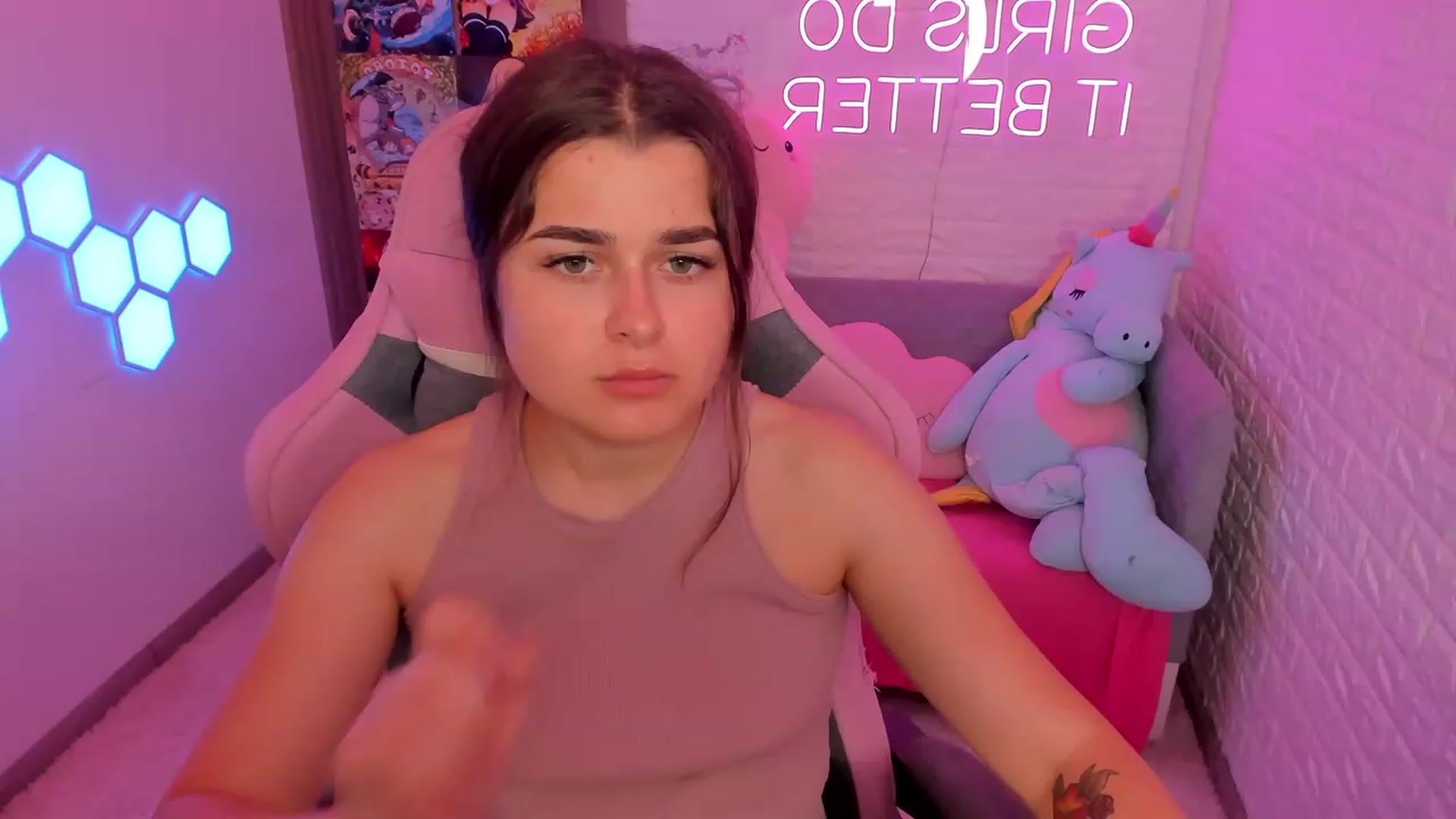 Gallery image thumbnail from CrystalXX's myfreecams stream on, 06/10/2023, 20:08 image 5 of 20