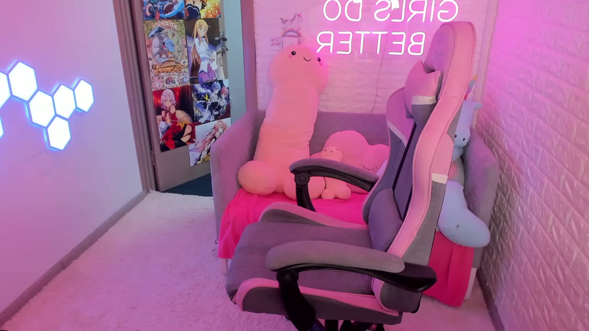 Gallery image thumbnail from CrystalXX's myfreecams stream on, 06/10/2023, 20:08 image 10 of 20