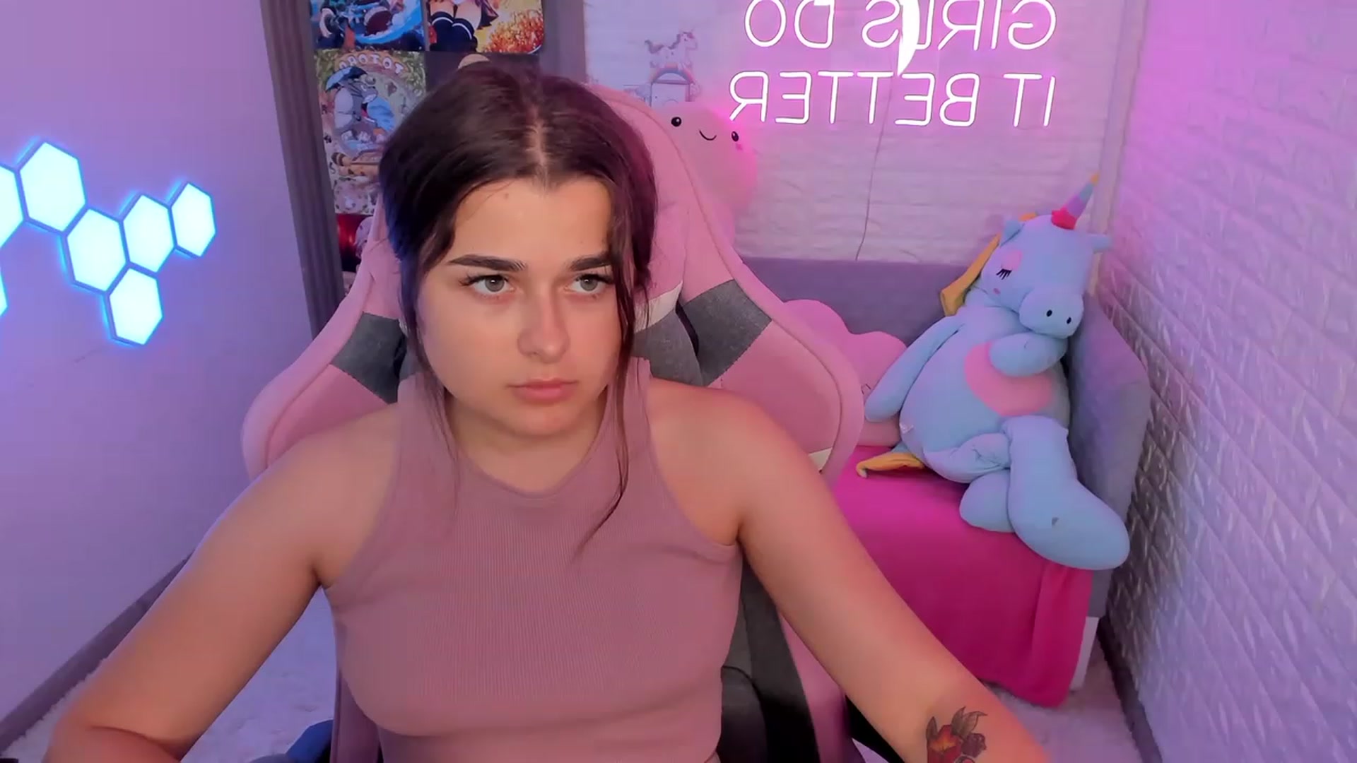 Gallery image thumbnail from CrystalXX's myfreecams stream on, 06/10/2023, 20:08 image 13 of 20