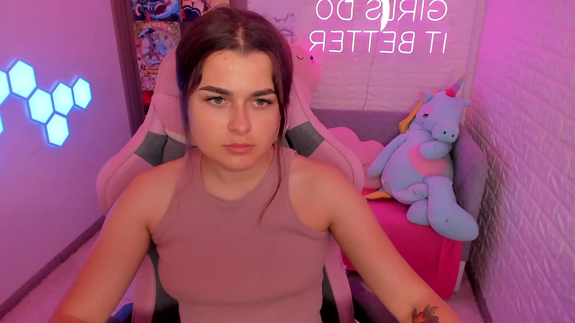 Gallery image thumbnail from CrystalXX's myfreecams stream on, 06/10/2023, 20:08 image 3 of 20