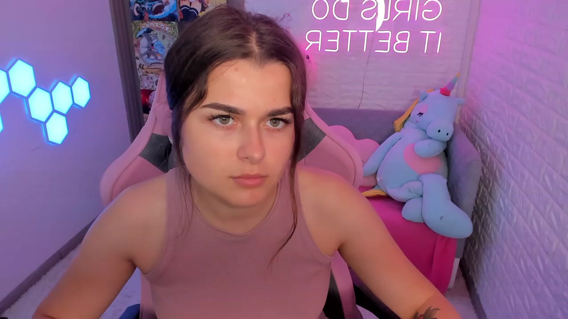 Gallery image thumbnail from CrystalXX's myfreecams stream on, 06/10/2023, 20:08 image 16 of 20