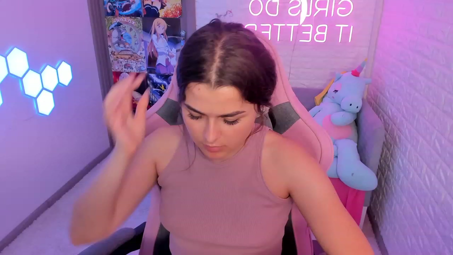 Gallery image thumbnail from CrystalXX's myfreecams stream on, 06/10/2023, 21:31 image 19 of 20