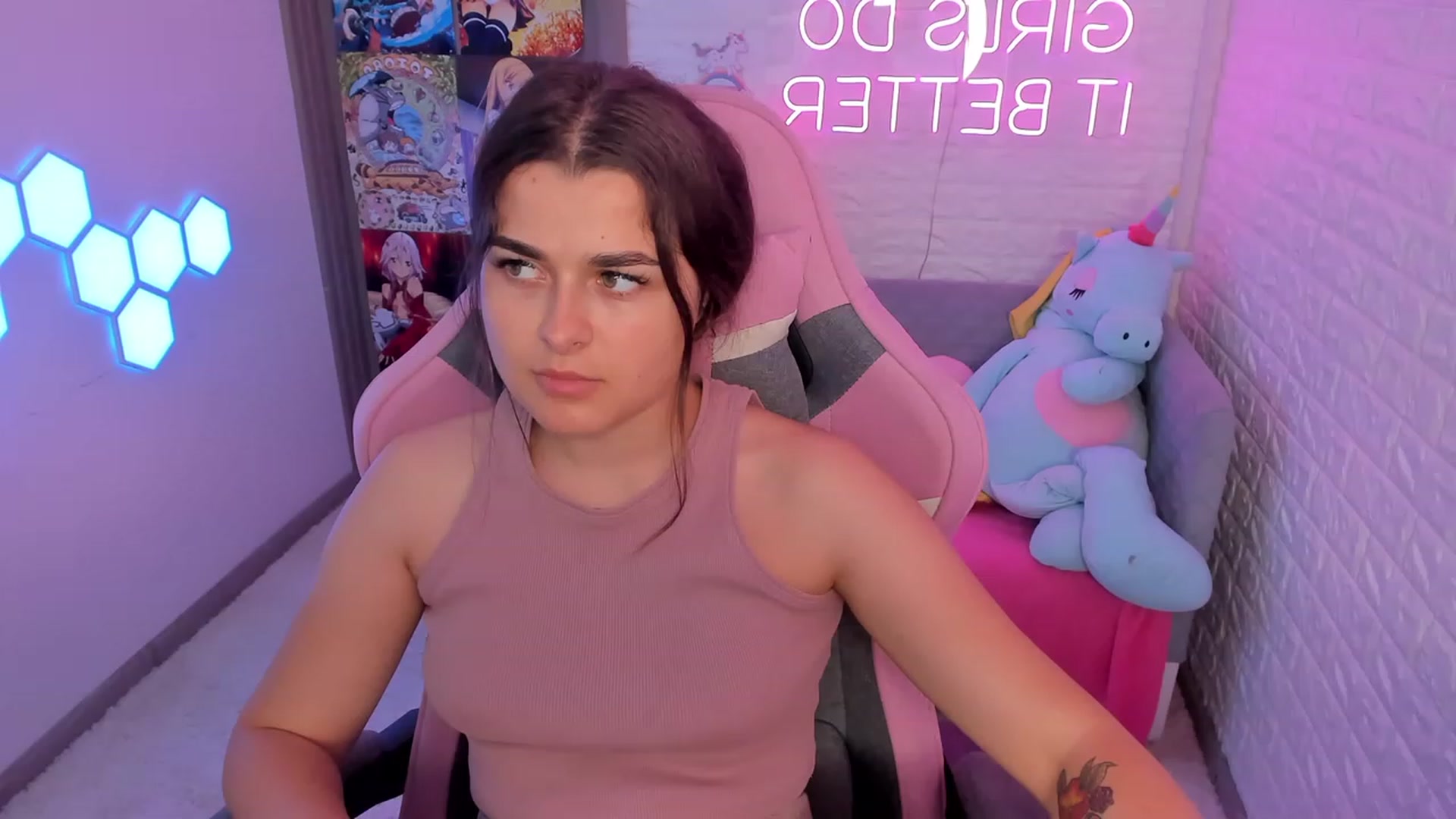 Gallery image thumbnail from CrystalXX's myfreecams stream on, 06/10/2023, 21:31 image 1 of 20