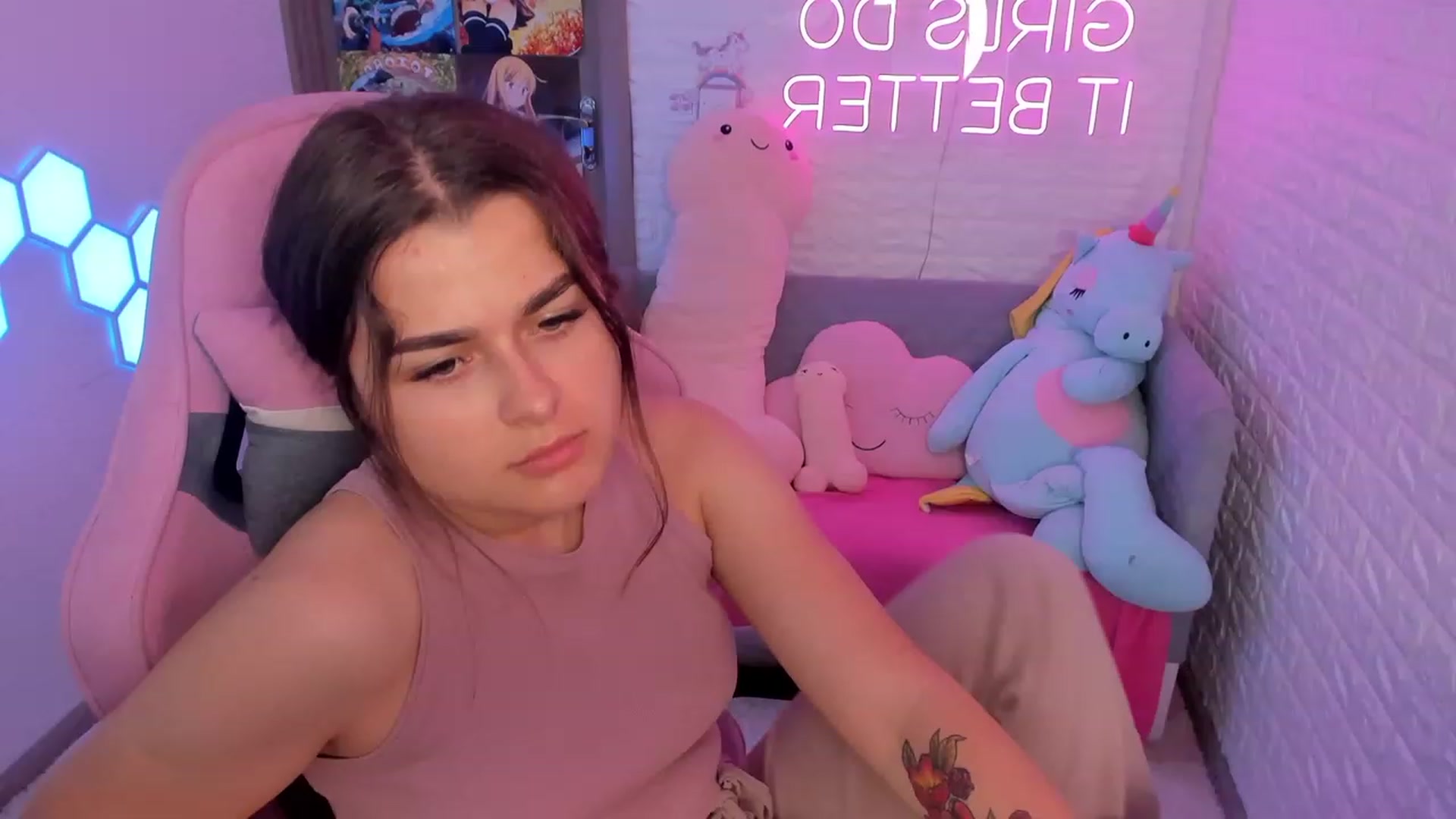 Gallery image thumbnail from CrystalXX's myfreecams stream on, 06/10/2023, 21:31 image 5 of 20