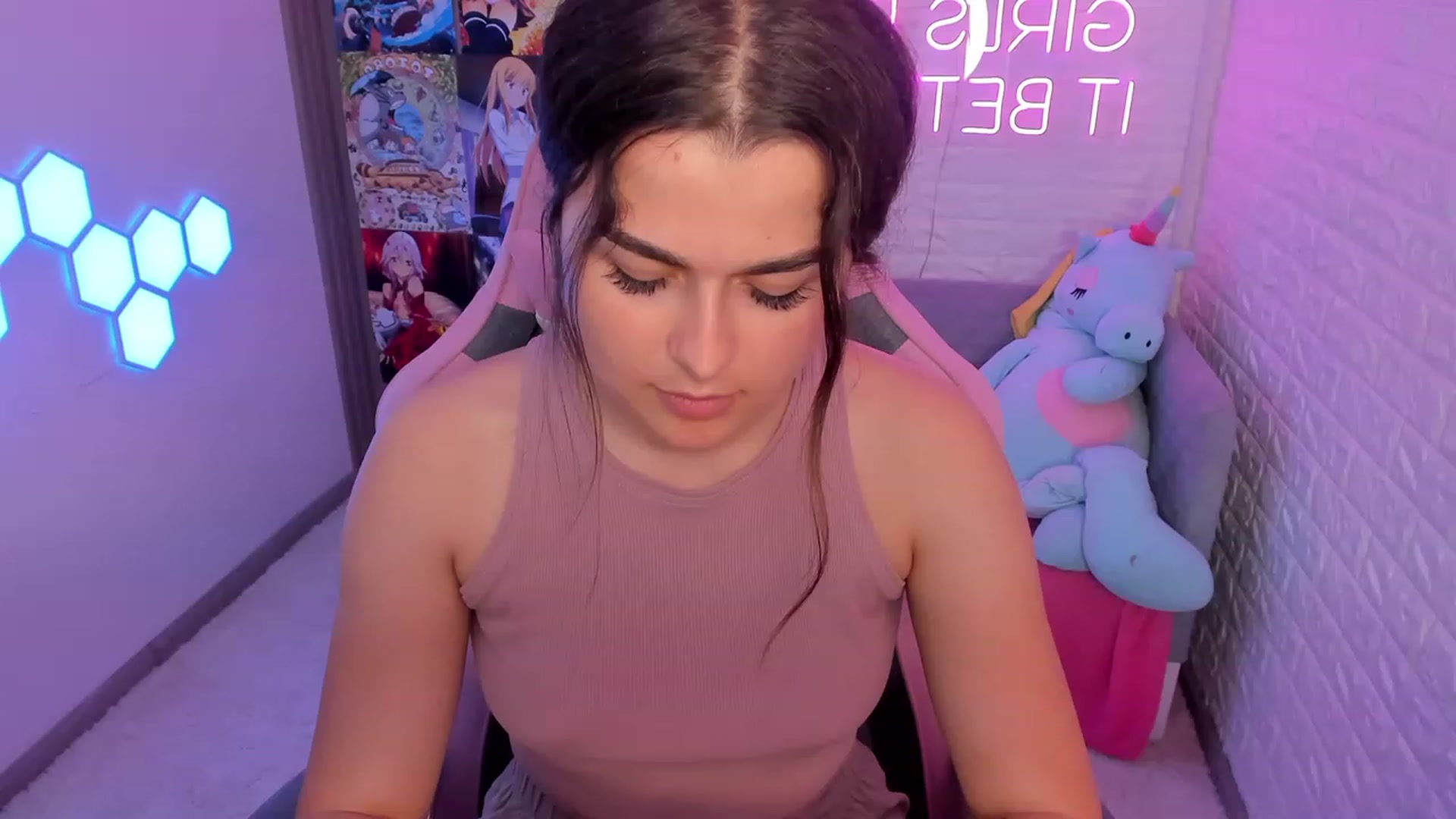 Gallery image thumbnail from CrystalXX's myfreecams stream on, 06/10/2023, 21:31 image 11 of 20