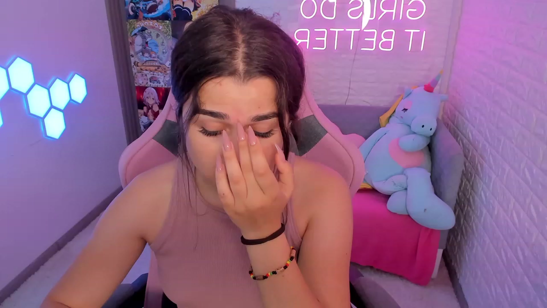 Gallery image thumbnail from CrystalXX's myfreecams stream on, 06/10/2023, 21:31 image 3 of 20