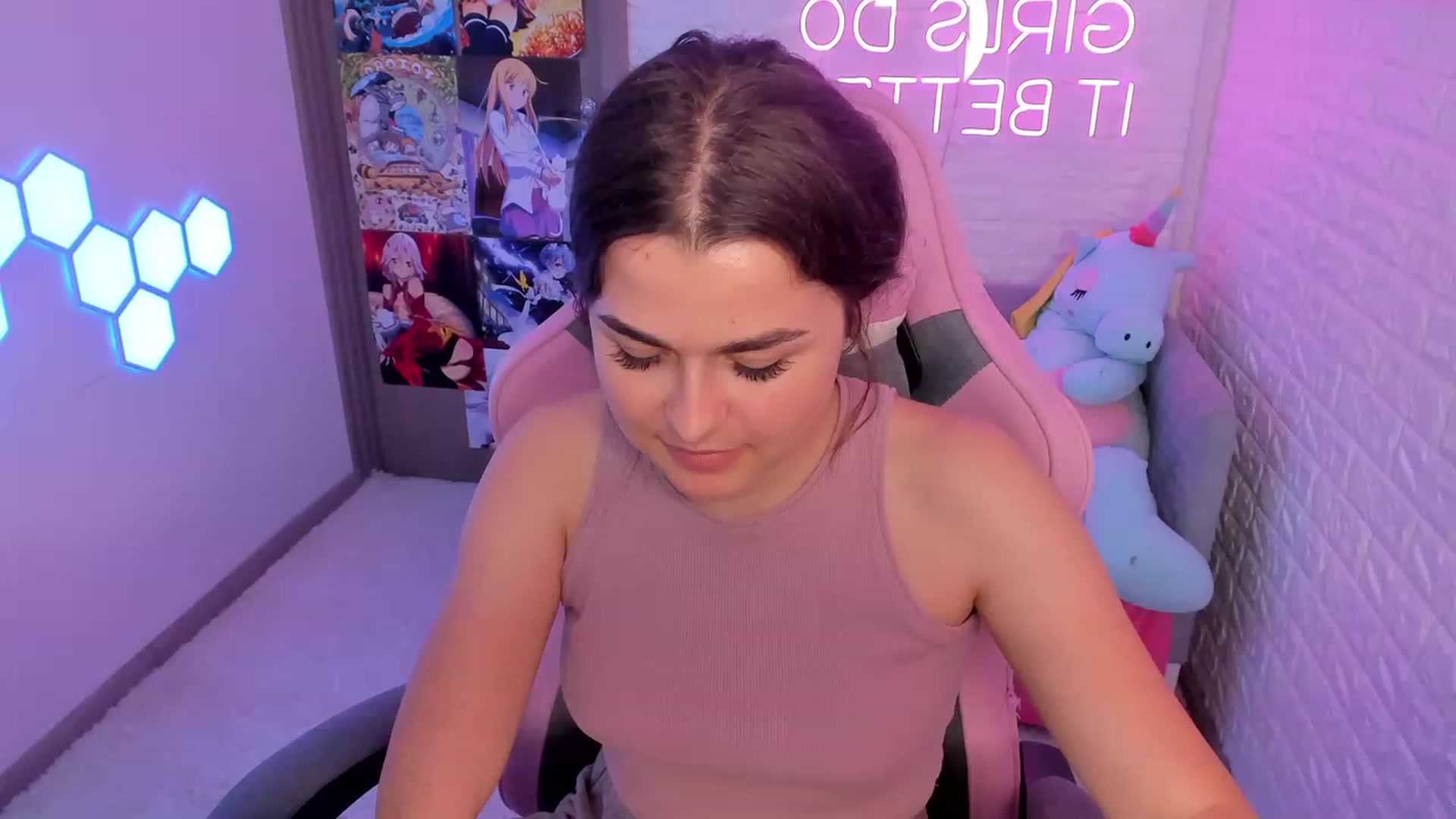 Gallery image thumbnail from CrystalXX's myfreecams stream on, 06/10/2023, 21:31 image 14 of 20