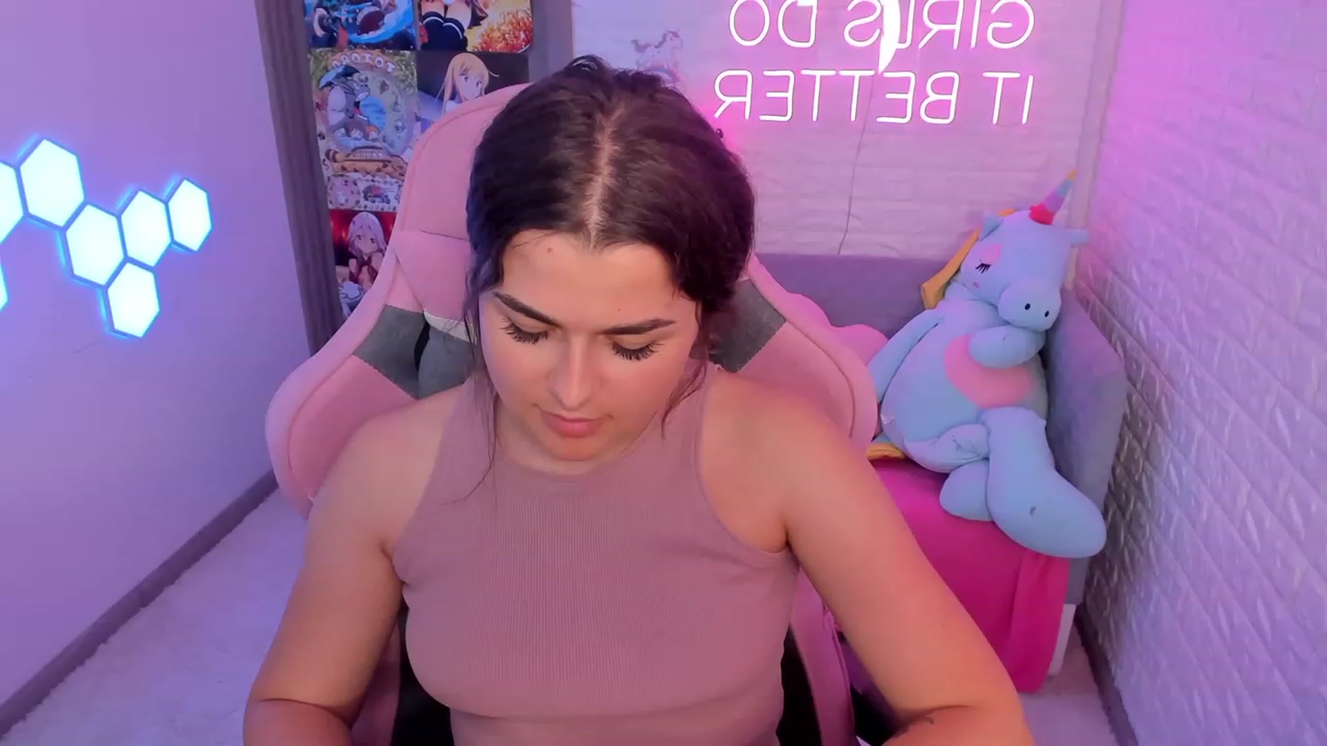 Gallery image thumbnail from CrystalXX's myfreecams stream on, 06/10/2023, 21:31 image 20 of 20
