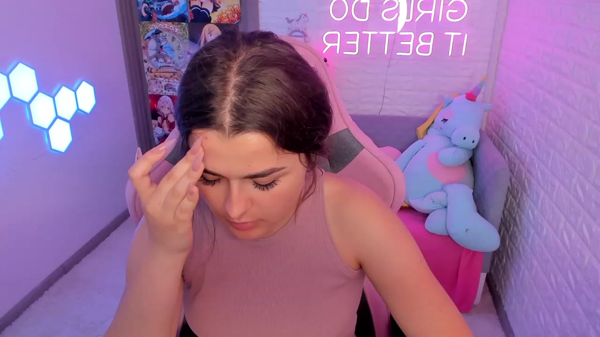 Gallery image thumbnail from CrystalXX's myfreecams stream on, 06/10/2023, 21:31 image 17 of 20