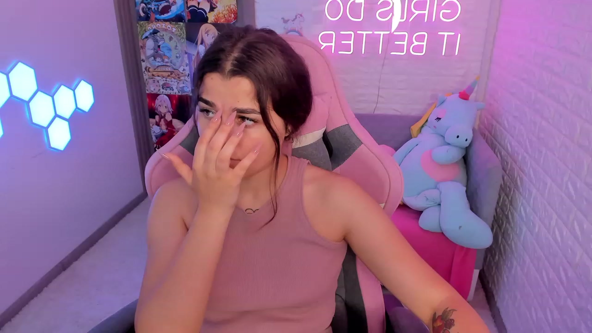 Gallery image thumbnail from CrystalXX's myfreecams stream on, 06/10/2023, 21:31 image 2 of 20