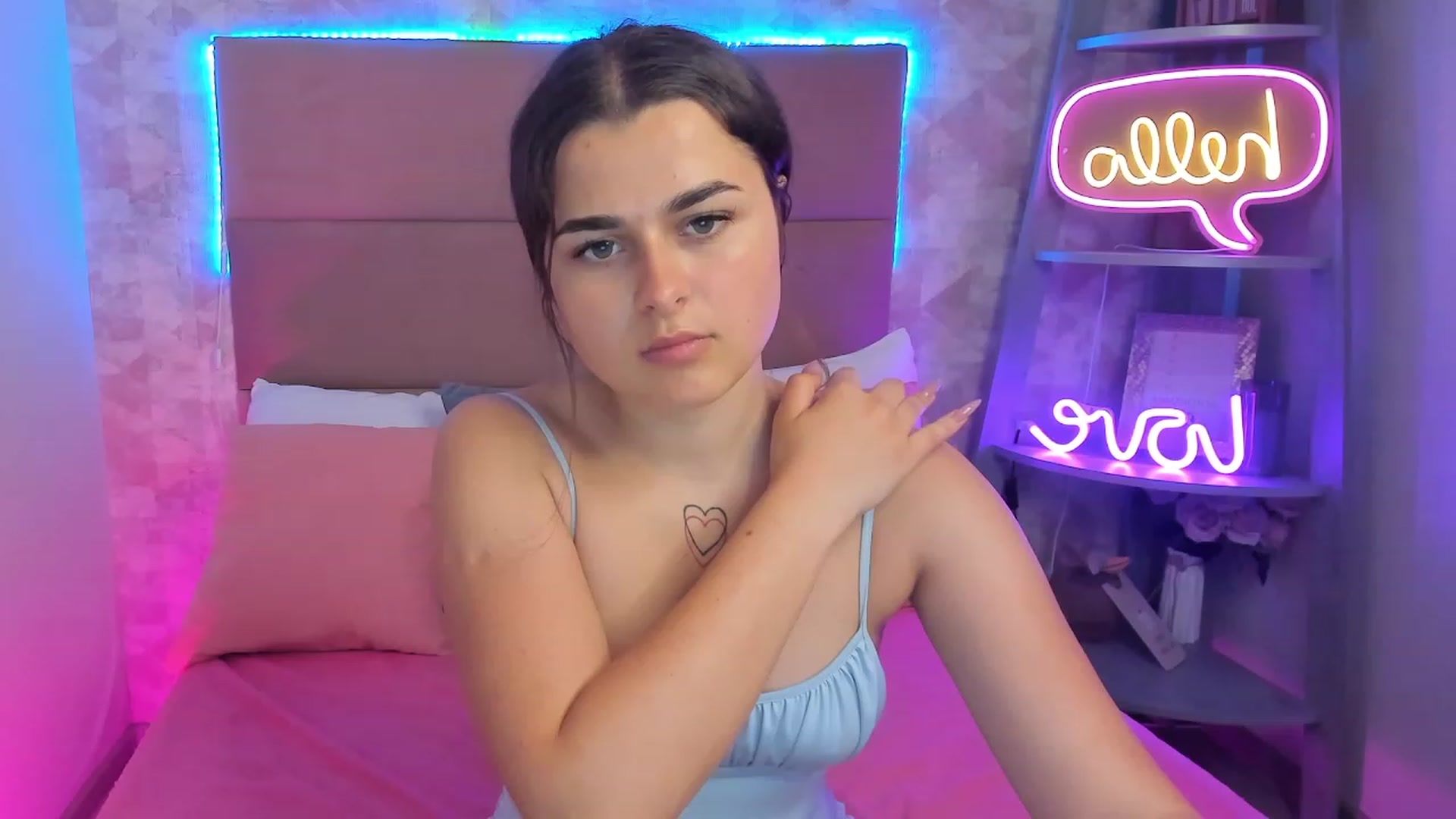 Gallery image thumbnail from CrystalXX's myfreecams stream on, 06/11/2023, 20:28 image 2 of 20