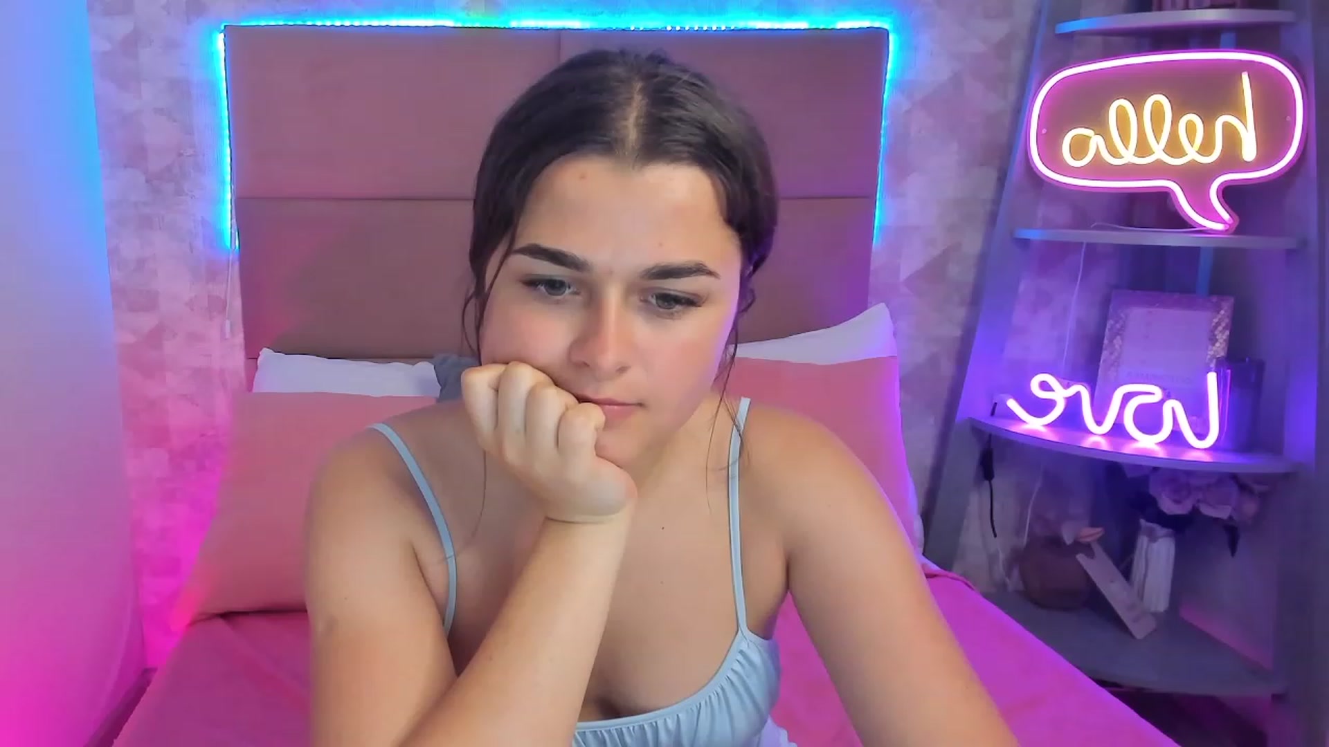 Gallery image thumbnail from CrystalXX's myfreecams stream on, 06/11/2023, 20:28 image 16 of 20