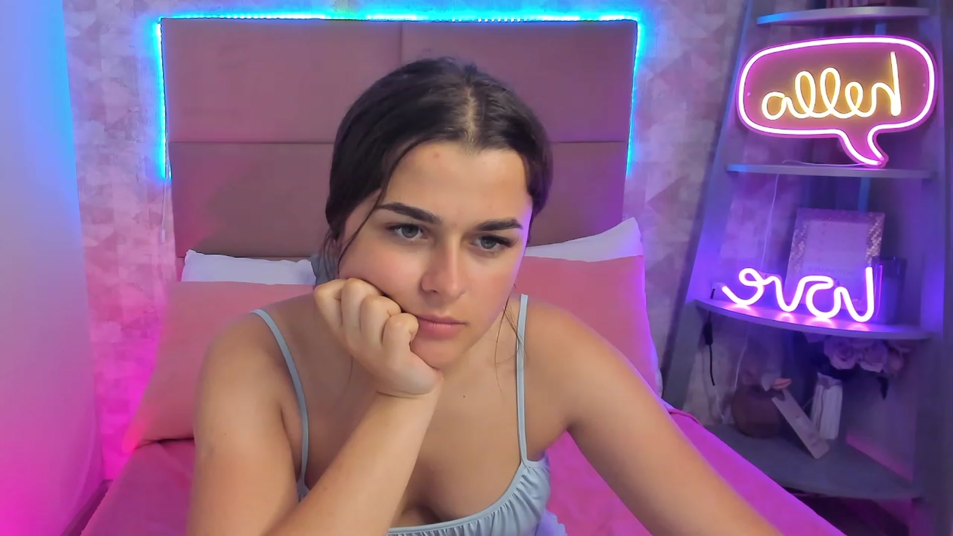 Gallery image thumbnail from CrystalXX's myfreecams stream on, 06/11/2023, 20:28 image 18 of 20
