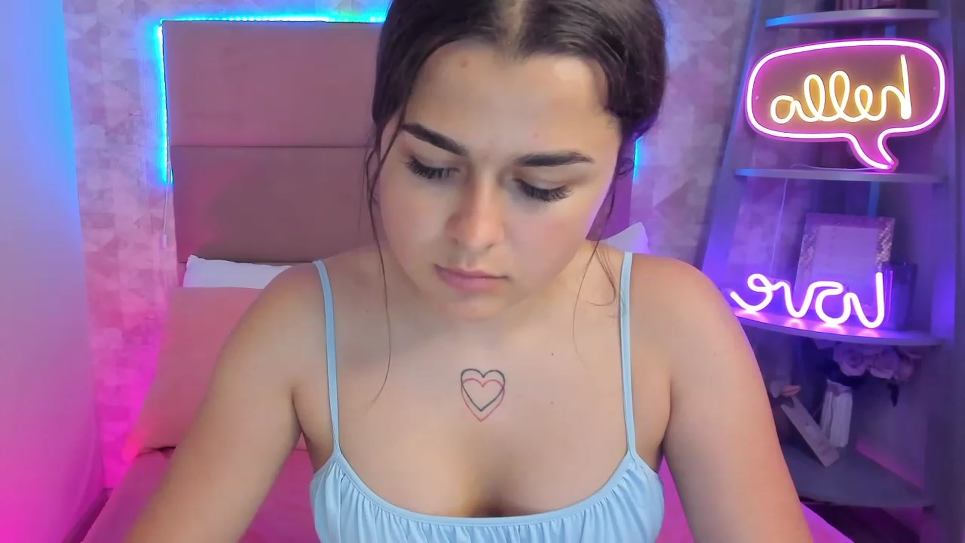 Gallery image thumbnail from CrystalXX's myfreecams stream on, 06/11/2023, 20:28 image 20 of 20