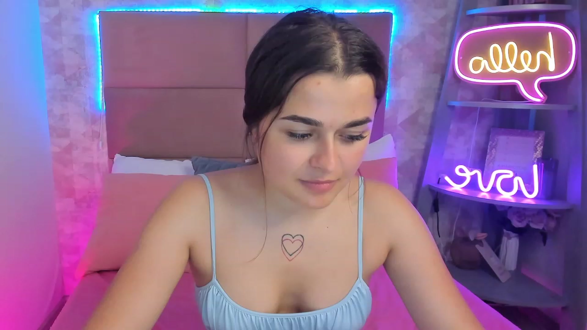 Gallery image thumbnail from CrystalXX's myfreecams stream on, 06/11/2023, 20:28 image 14 of 20