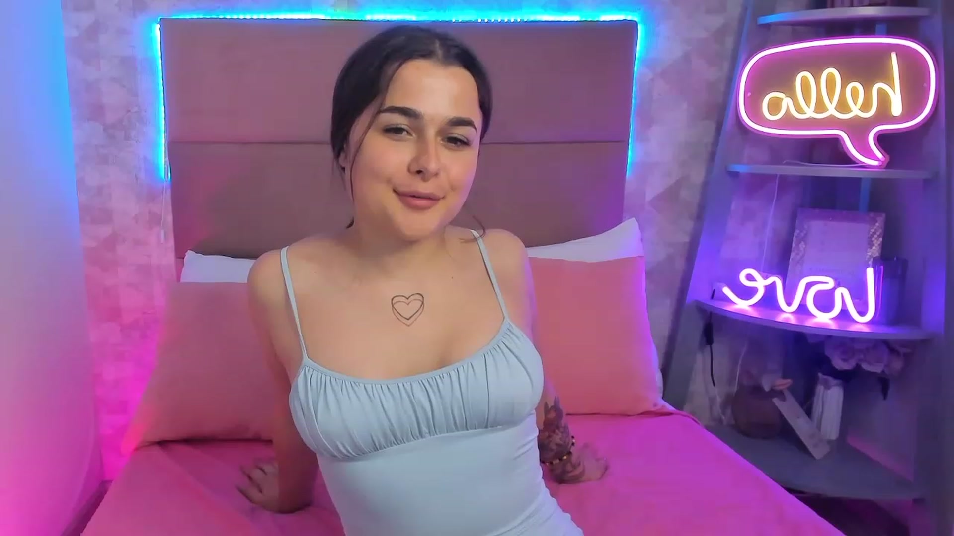 Gallery image thumbnail from CrystalXX's myfreecams stream on, 06/11/2023, 20:28 image 9 of 20