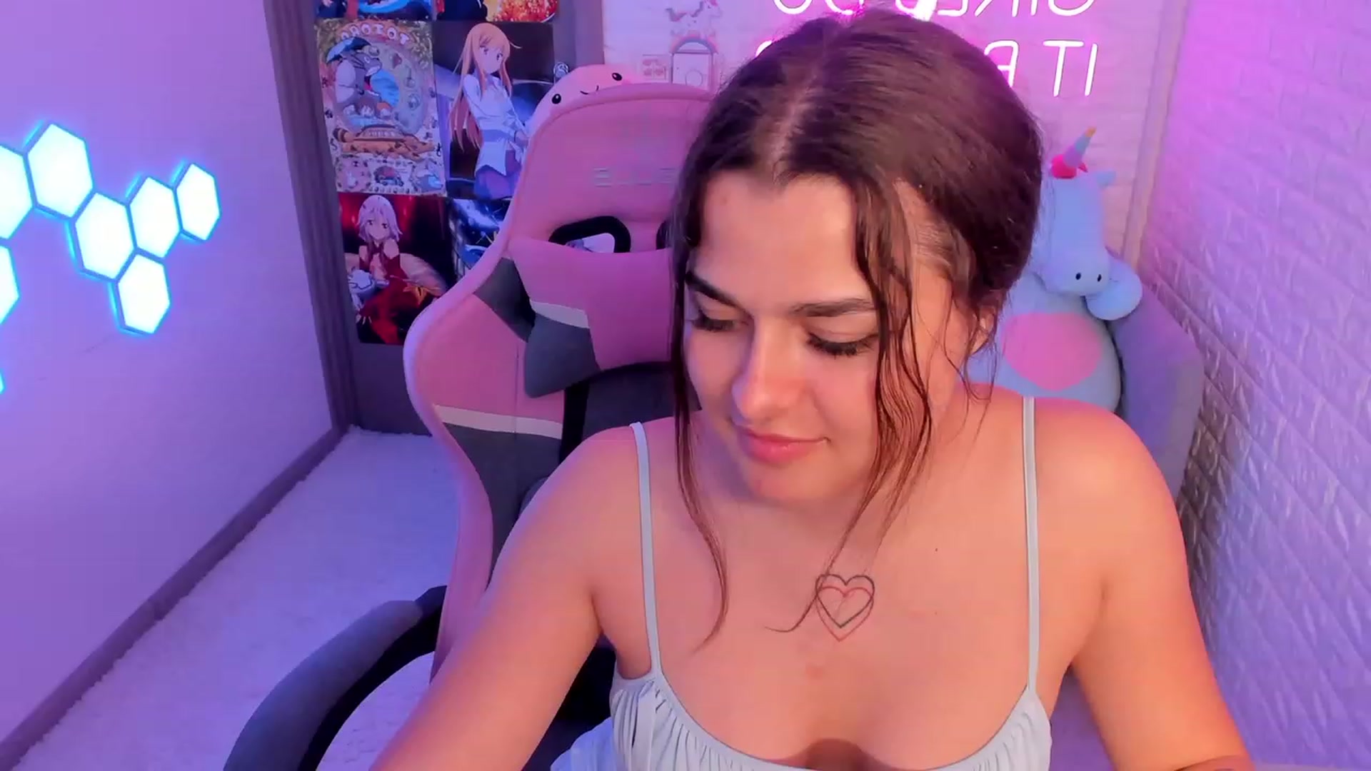Gallery image thumbnail from CrystalXX's myfreecams stream on, 06/13/2023, 14:24 image 8 of 20