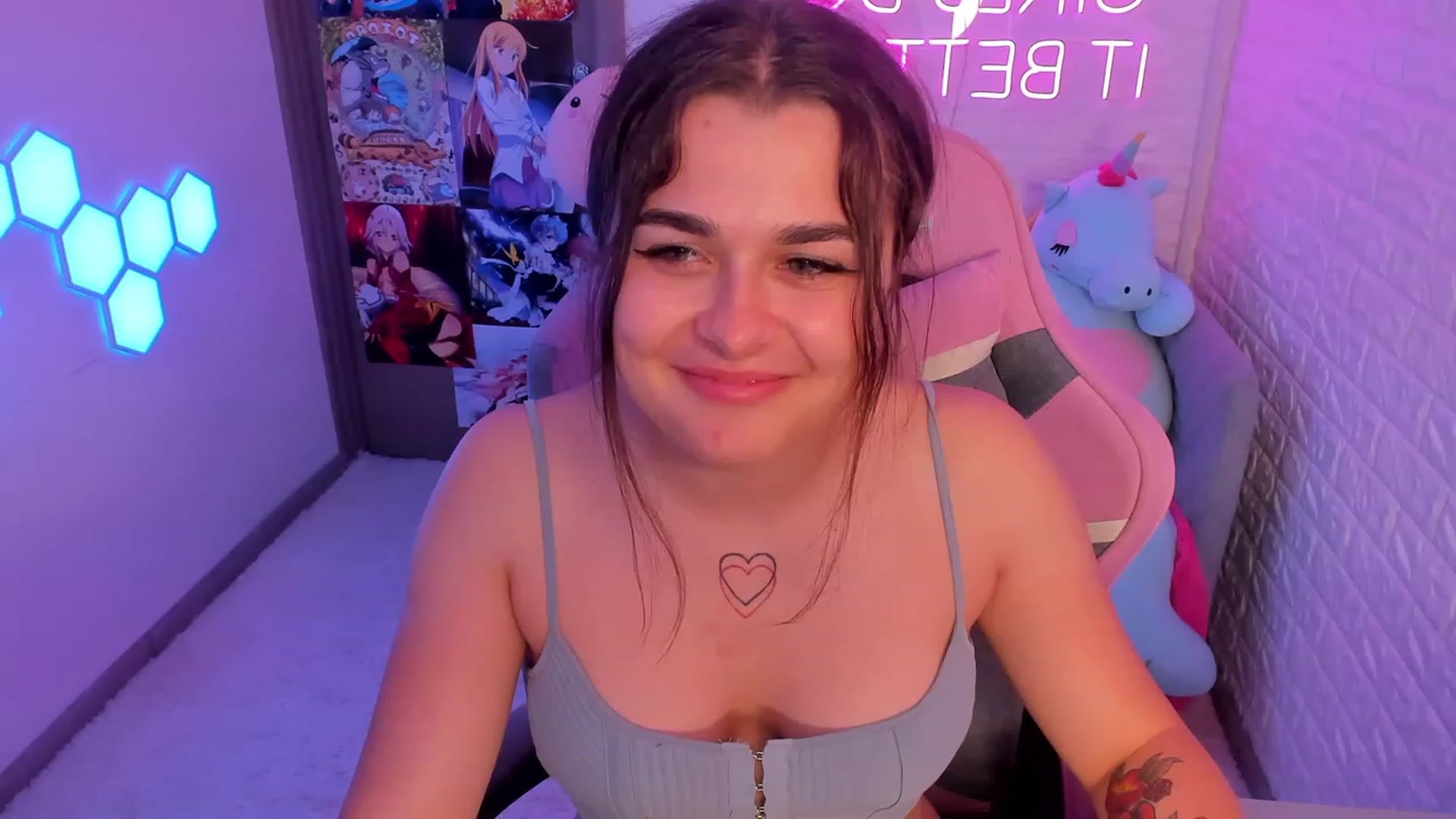 Gallery image thumbnail from CrystalXX's myfreecams stream on, 06/13/2023, 14:24 image 17 of 20