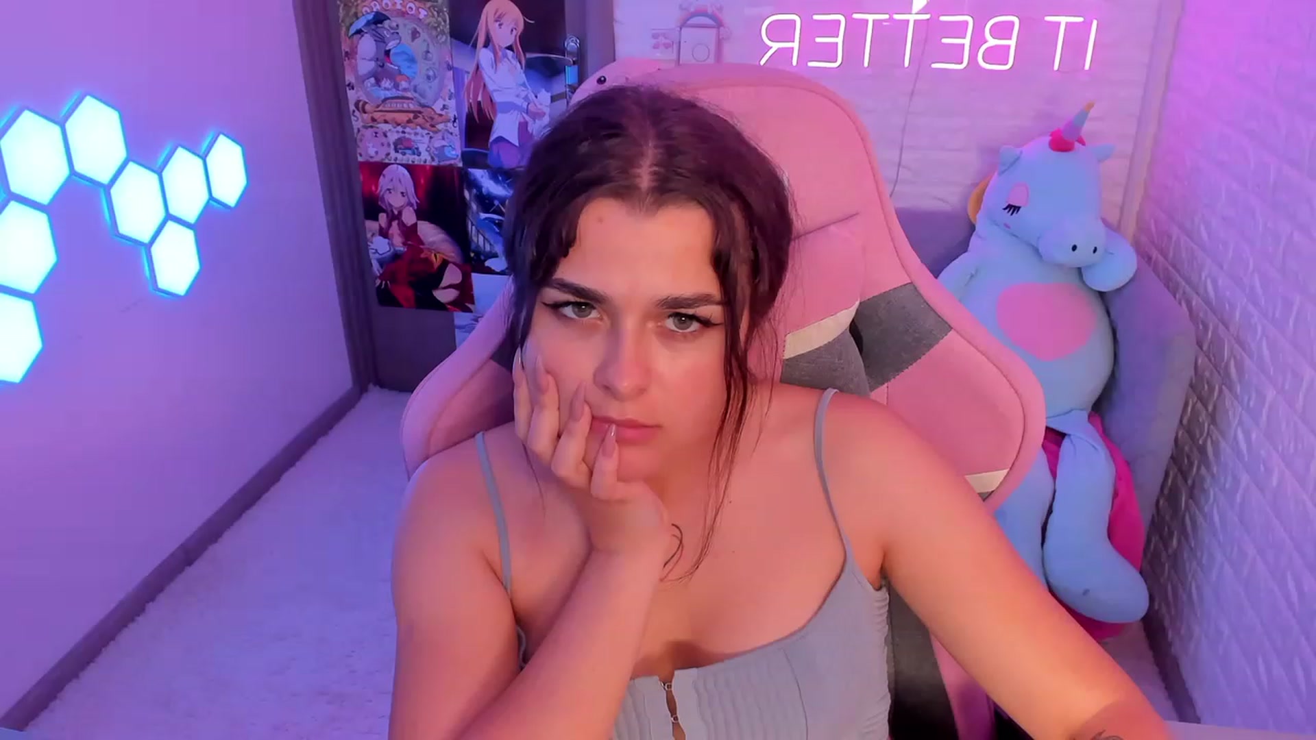 Gallery image thumbnail from CrystalXX's myfreecams stream on, 06/13/2023, 17:43 image 8 of 20