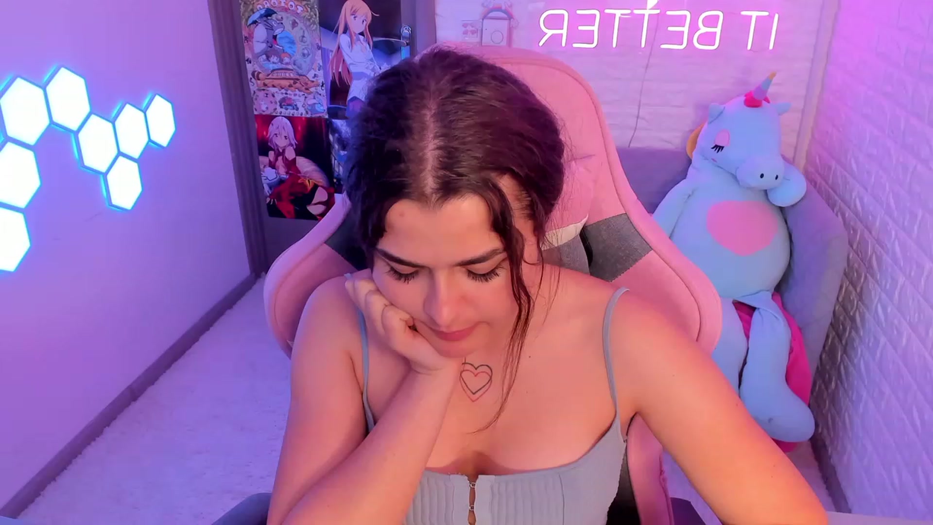 Gallery image thumbnail from CrystalXX's myfreecams stream on, 06/13/2023, 17:43 image 3 of 20