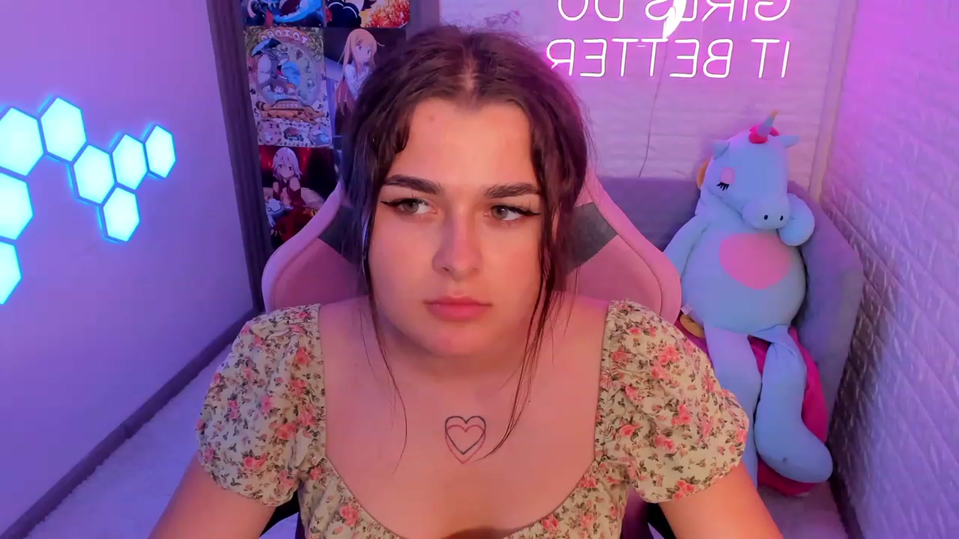 Gallery image thumbnail from CrystalXX's myfreecams stream on, 06/13/2023, 17:43 image 14 of 20
