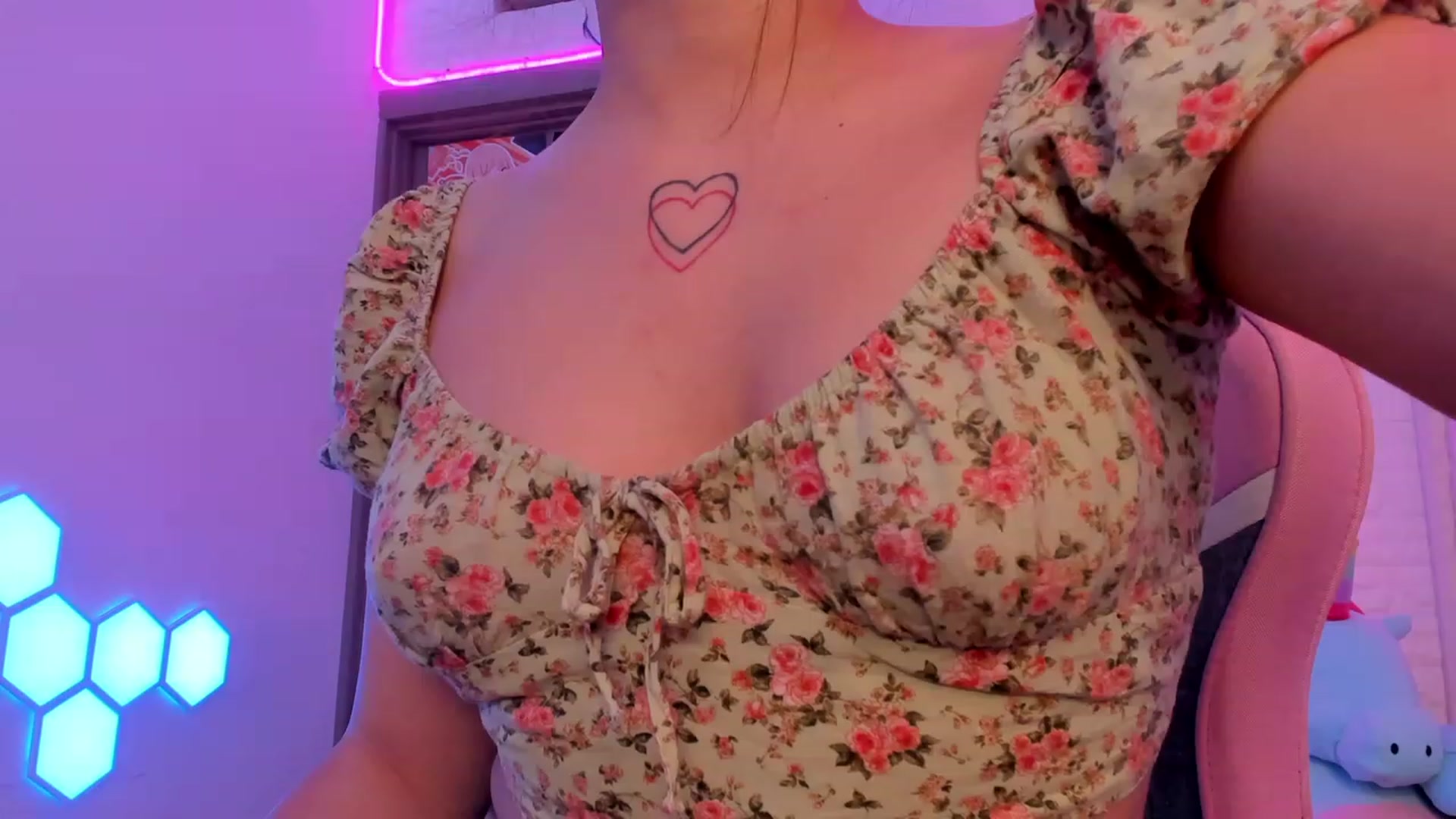 Gallery image thumbnail from CrystalXX's myfreecams stream on, 06/13/2023, 17:43 image 17 of 20