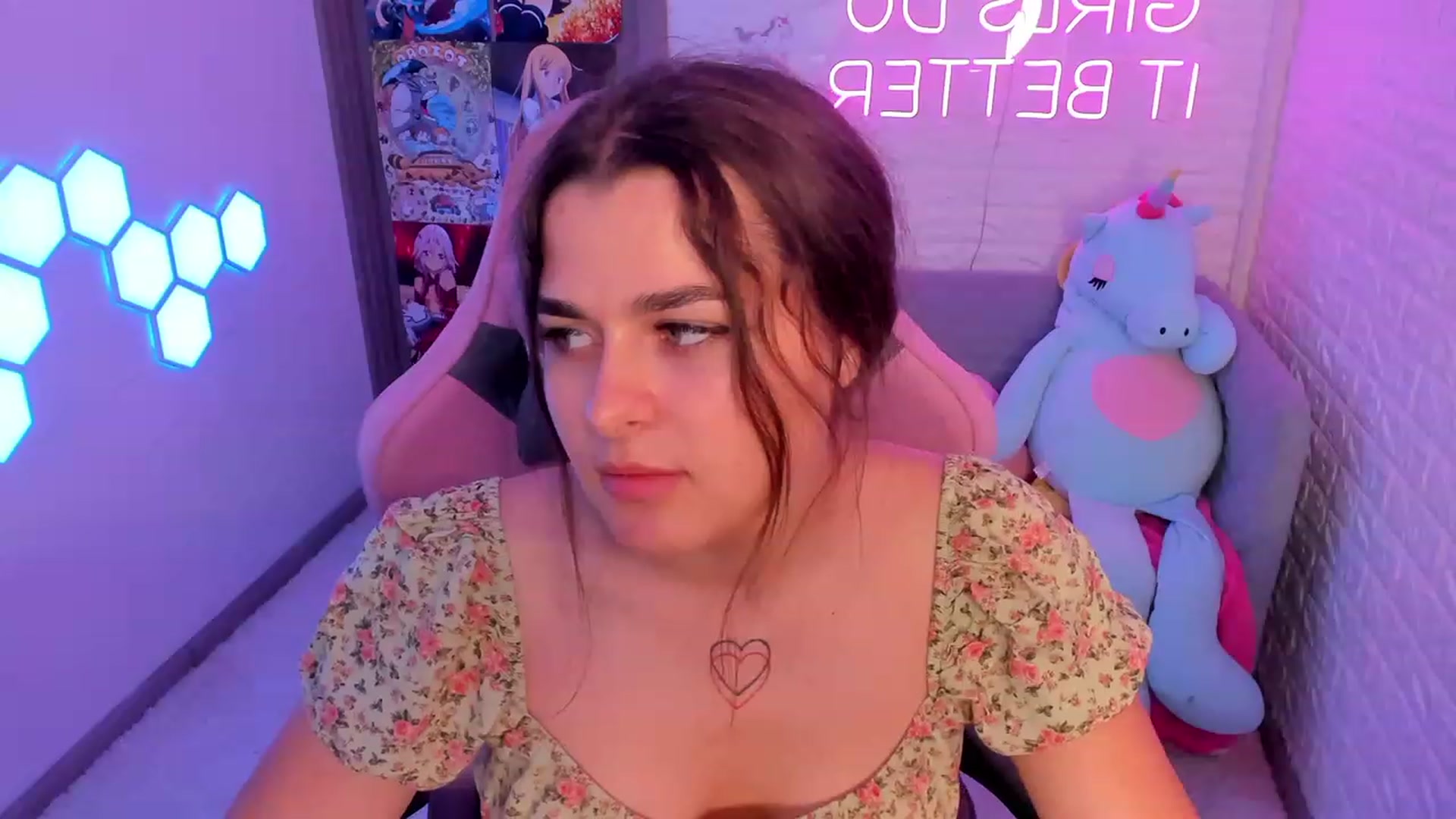 Gallery image thumbnail from CrystalXX's myfreecams stream on, 06/13/2023, 17:43 image 16 of 20