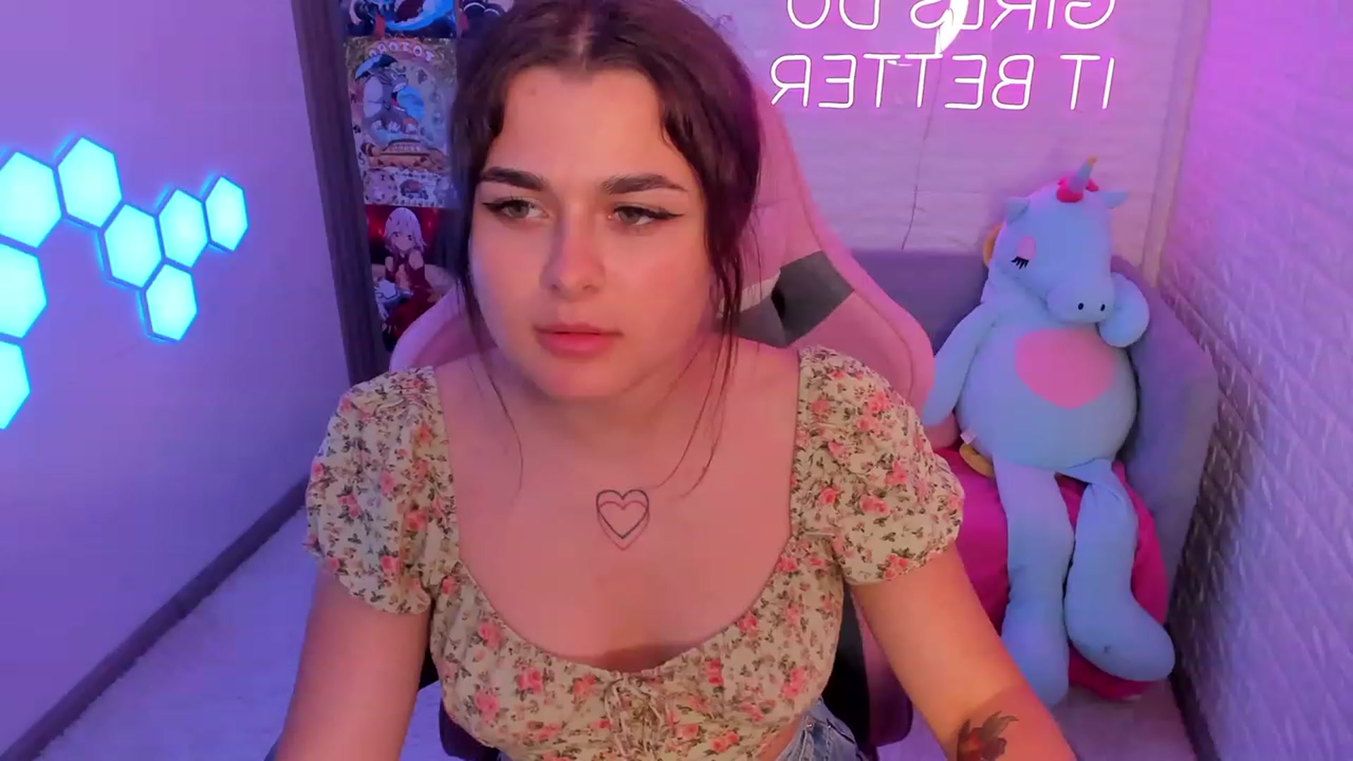 Gallery image thumbnail from CrystalXX's myfreecams stream on, 06/13/2023, 17:43 image 12 of 20