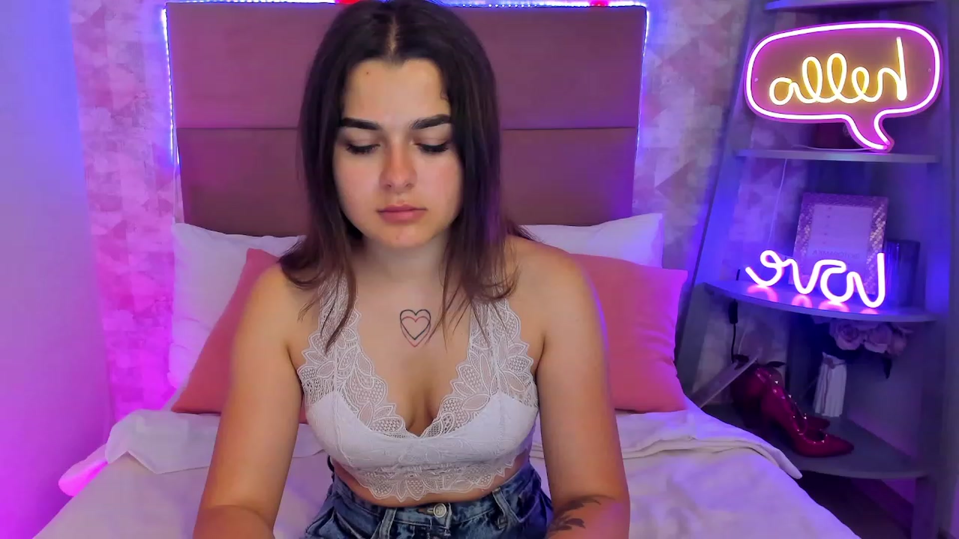Gallery image thumbnail from CrystalXX's myfreecams stream on, 06/15/2023, 20:16 image 3 of 20