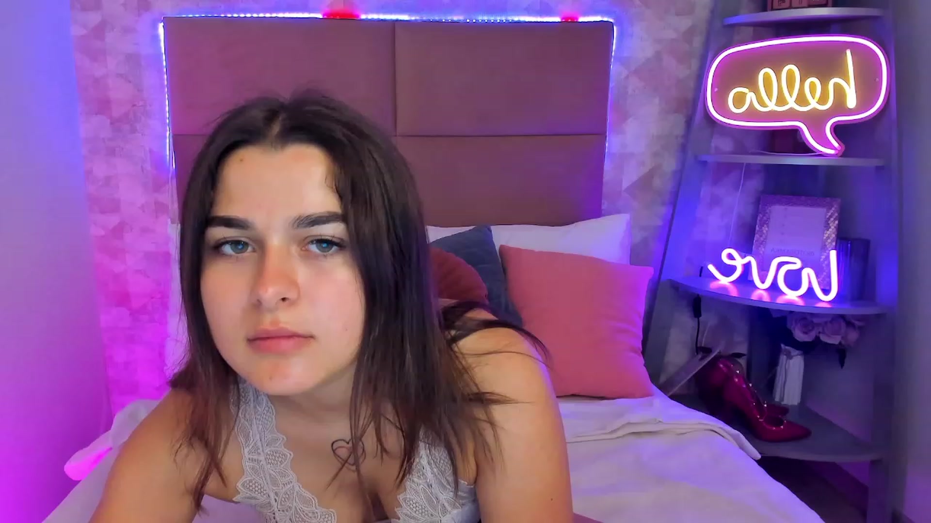 Gallery image thumbnail from CrystalXX's myfreecams stream on, 06/15/2023, 20:16 image 12 of 20
