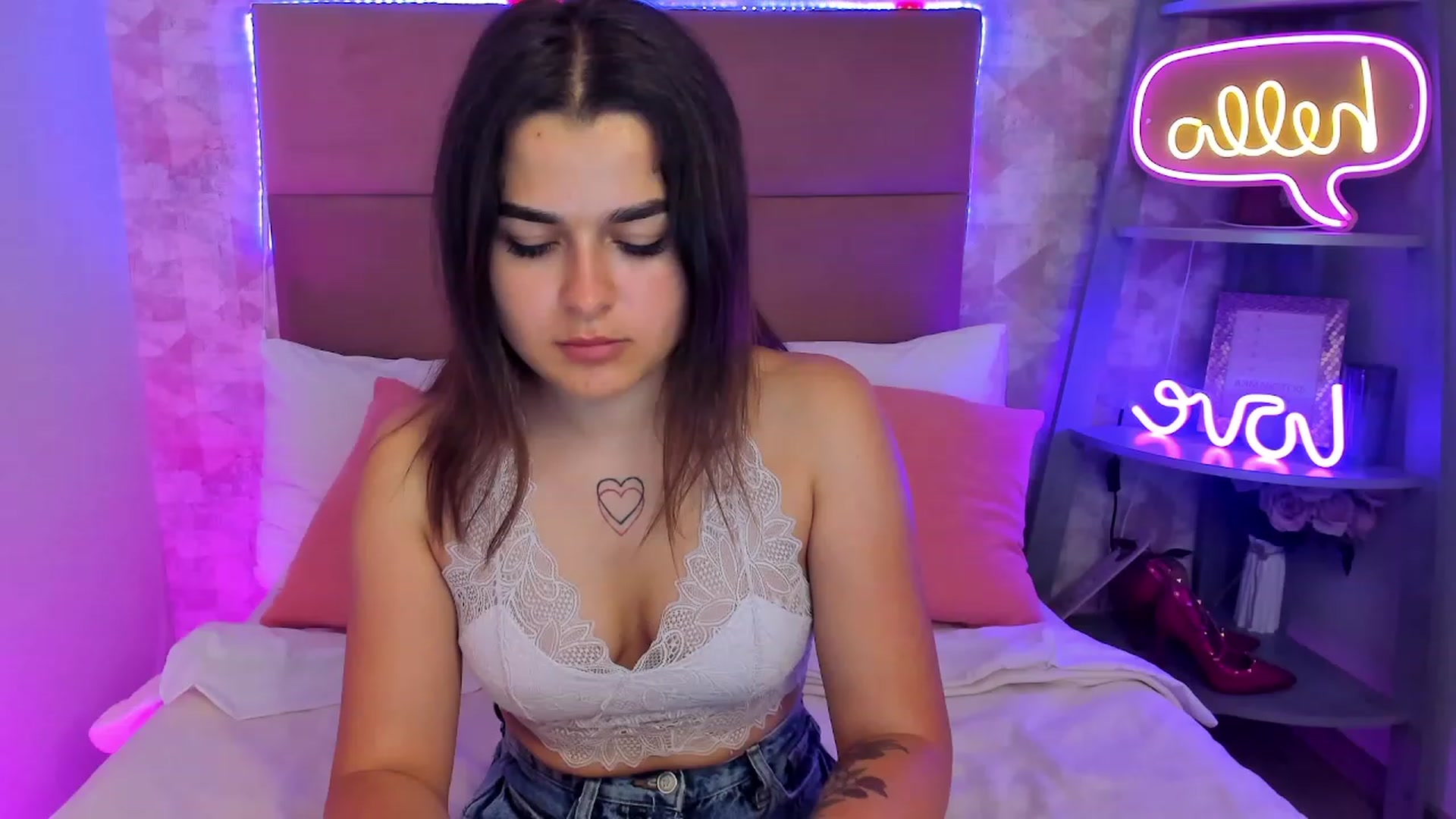 Gallery image thumbnail from CrystalXX's myfreecams stream on, 06/15/2023, 20:16 image 5 of 20
