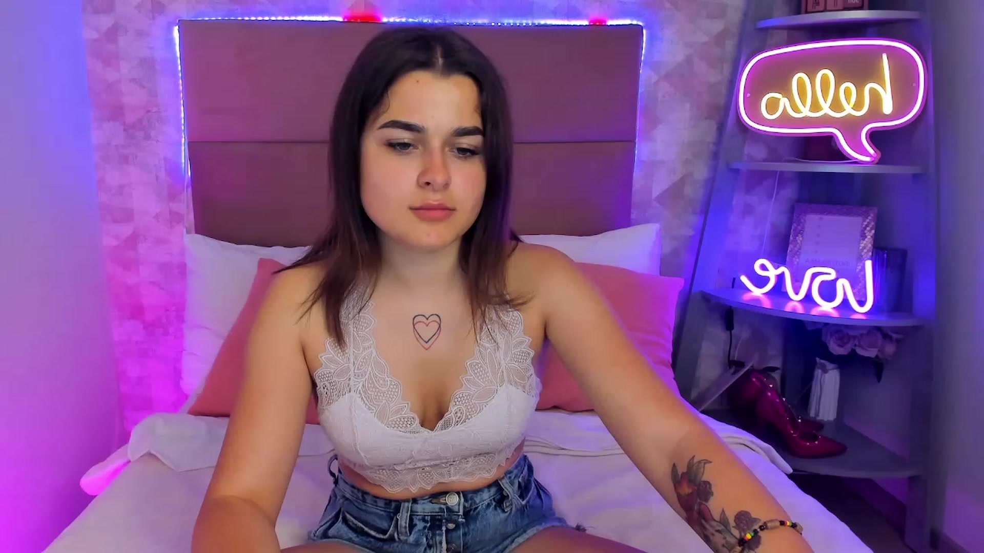 Gallery image thumbnail from CrystalXX's myfreecams stream on, 06/15/2023, 20:16 image 8 of 20
