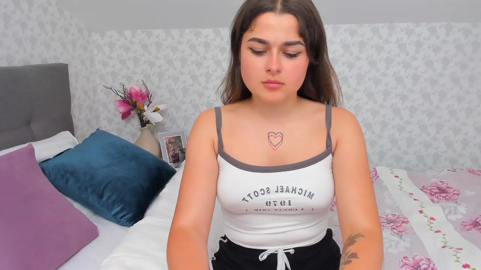 Gallery image thumbnail from CrystalXX's myfreecams stream on, 06/18/2023, 07:23 image 12 of 20